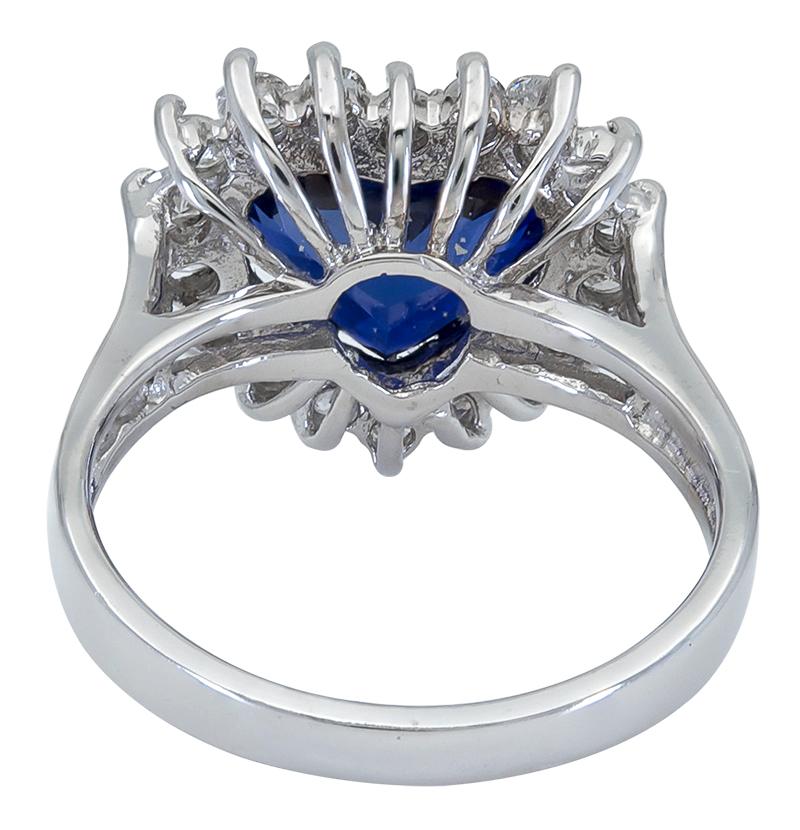 Verlobungsring mit 3,87 Karat herzförmigem blauem Saphir und Diamant-Halo (Herzschliff) im Angebot
