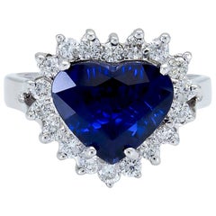 Anillo de compromiso con halo de diamantes y zafiro azul en forma de corazón de 3,87 quilates