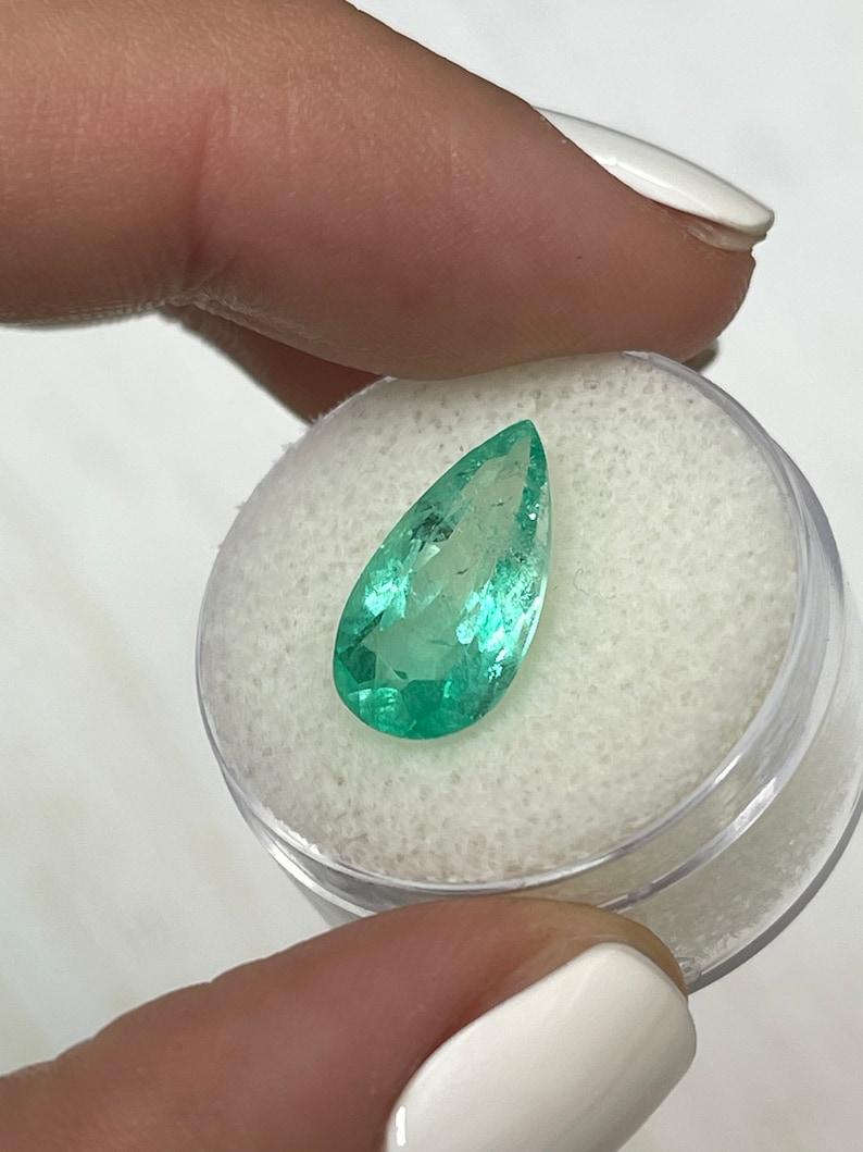 Émeraude colombienne vert clair de 3,87 carats, taille poire, en forme de larme, non sertie May Birthston Neuf - En vente à Jupiter, FL