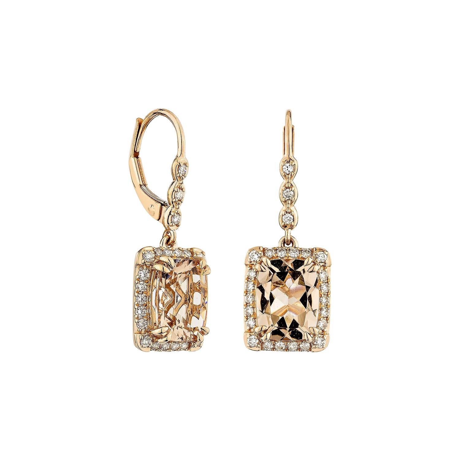 Questa collezione comprende una serie di Morganite, simbolo dell'amore e delle relazioni, che la rende una scelta eccellente per una varietà di applicazioni. Accentuato da diamanti bianchi, questo orecchino è realizzato in oro rosa e presenta un