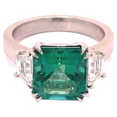 3.87 Carat Natural Emerald Radiant Cut 3 Stone Ring W/ Trapezoid Side Stones 