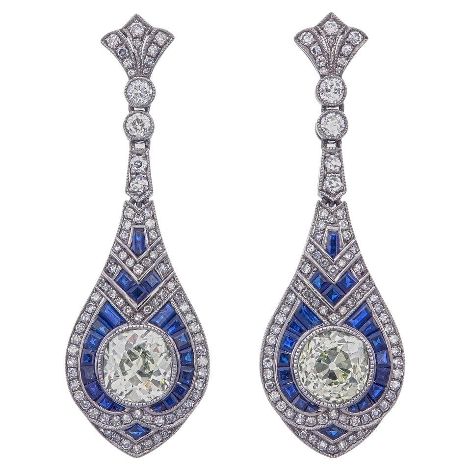 Boucles d'oreilles en or blanc 18 carats, diamants taille ancienne de 3,87 carats et saphirs bleus en vente