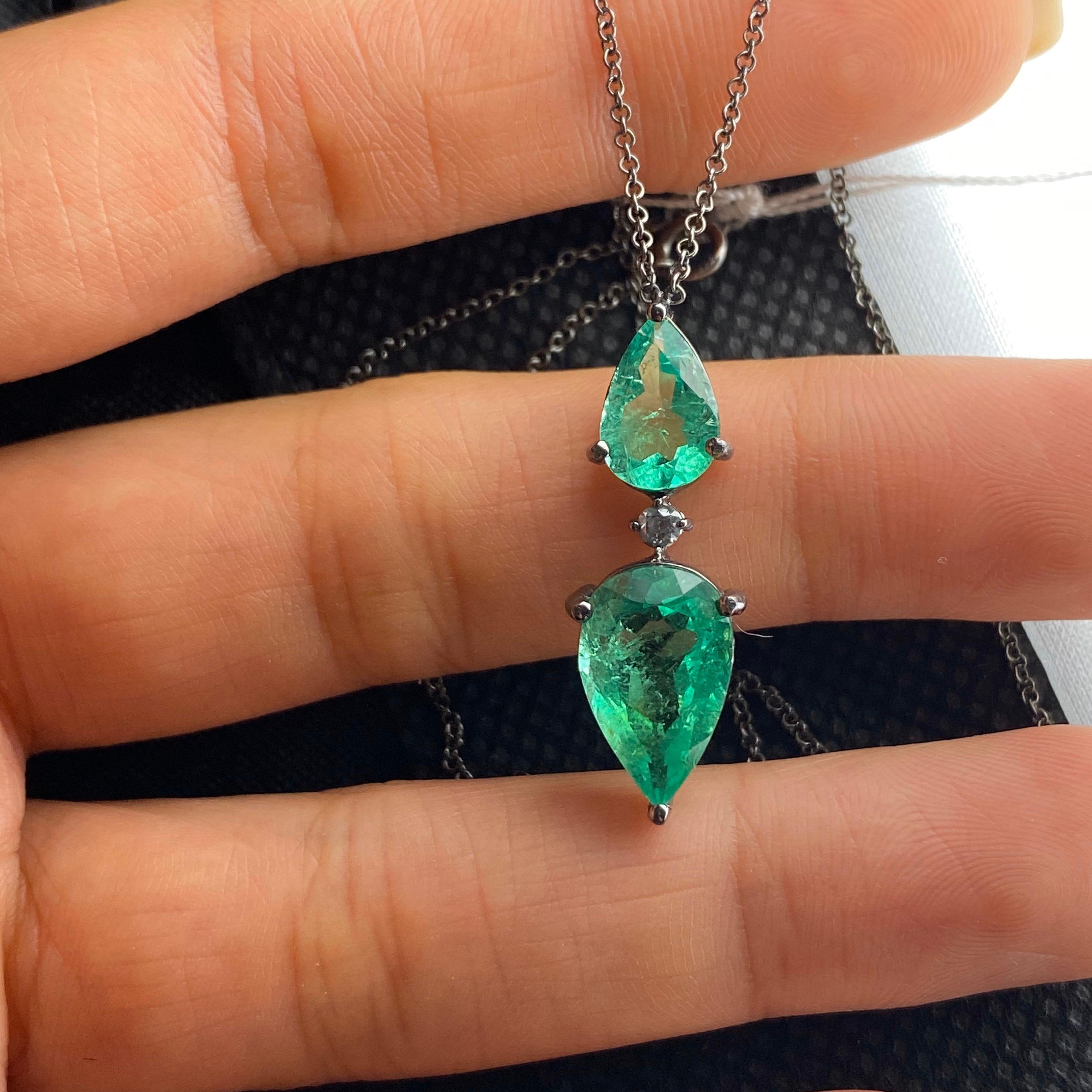 Modern 3.87 Carat Pear Shape Colombian Emerald Pendant Necklace