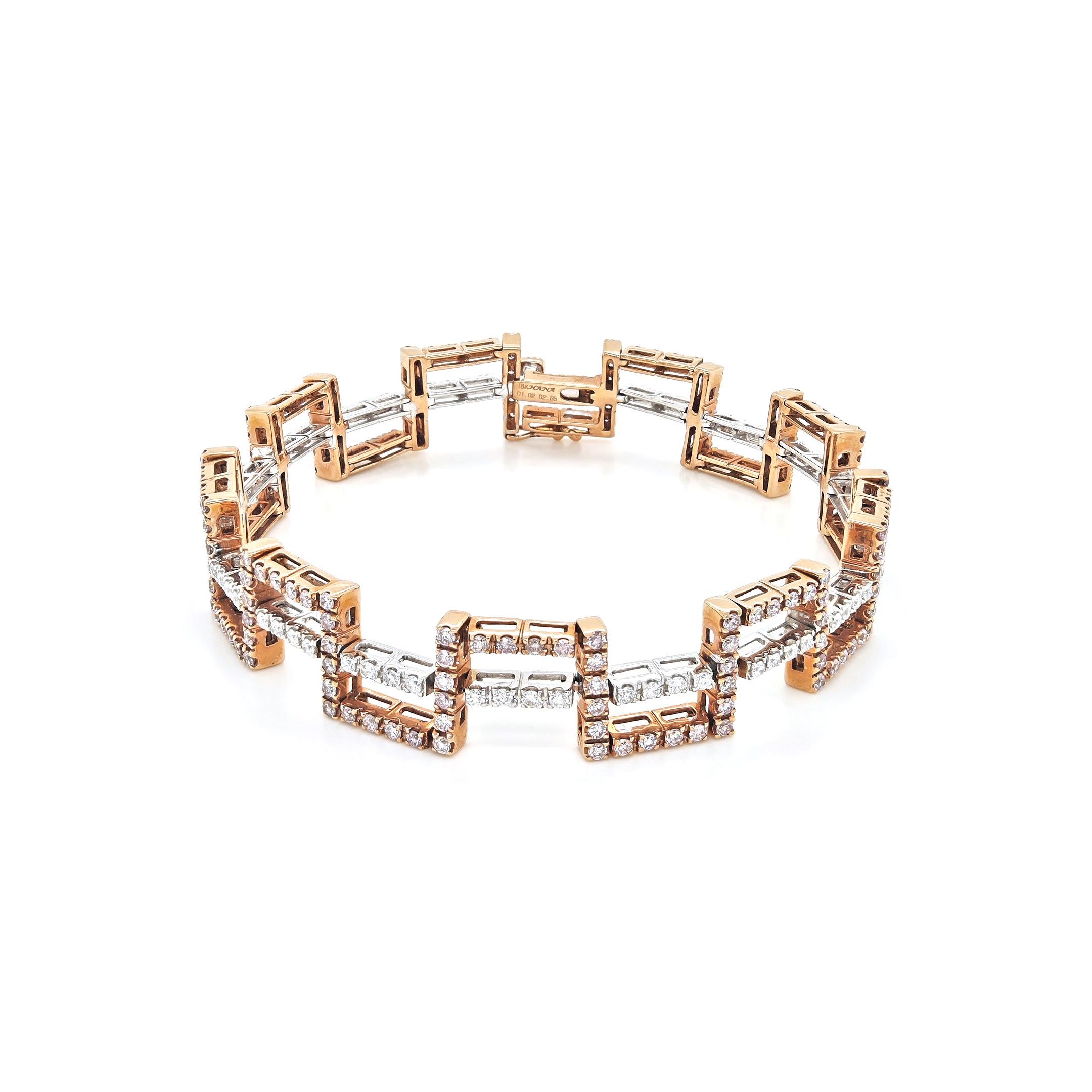 Taglio rotondo Bracciale in oro rosa e bianco con diamanti rosa e bianchi da 3,87 carati in vendita