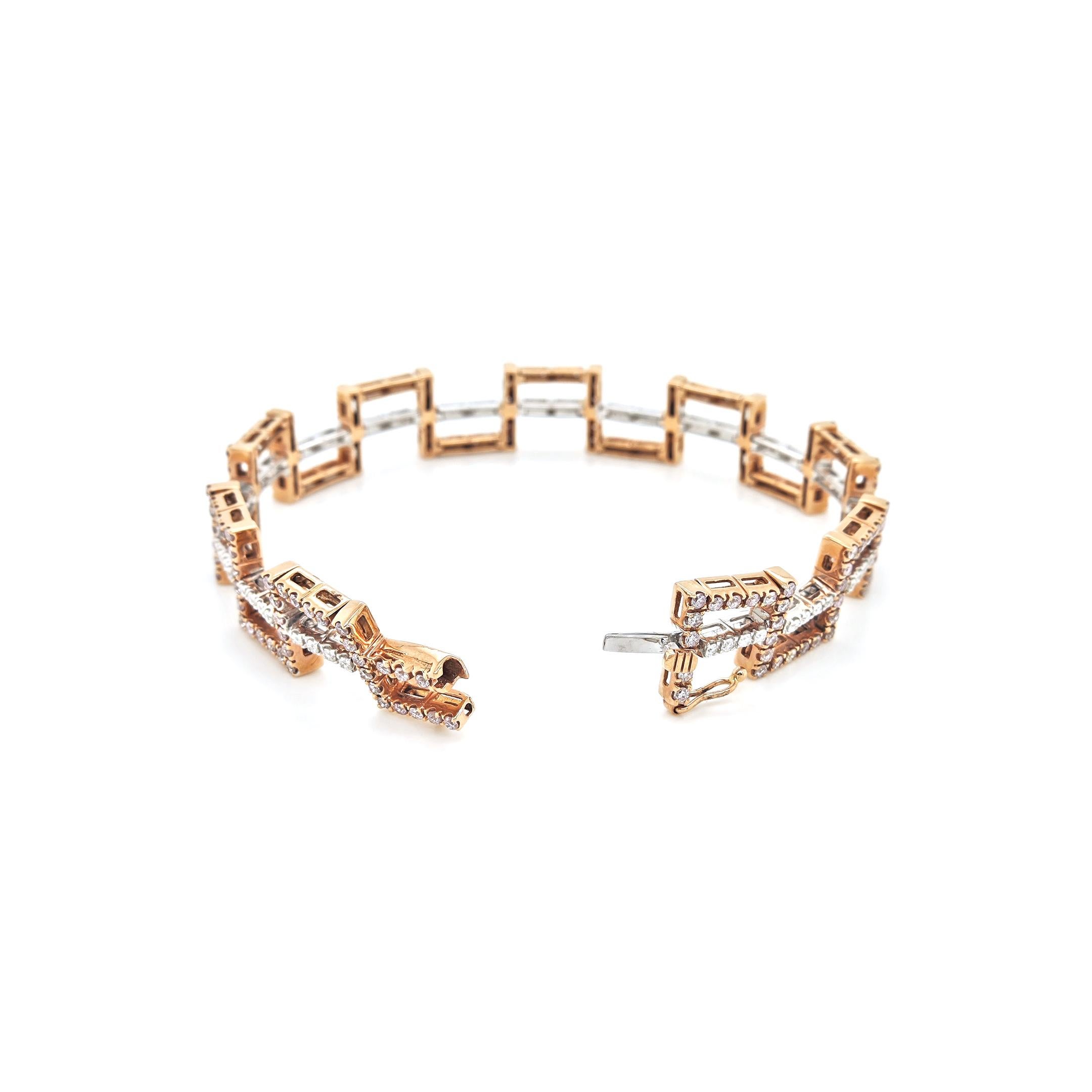 Bracciale in oro rosa e bianco con diamanti rosa e bianchi da 3,87 carati In condizioni Nuovo in vendita a New York, NY