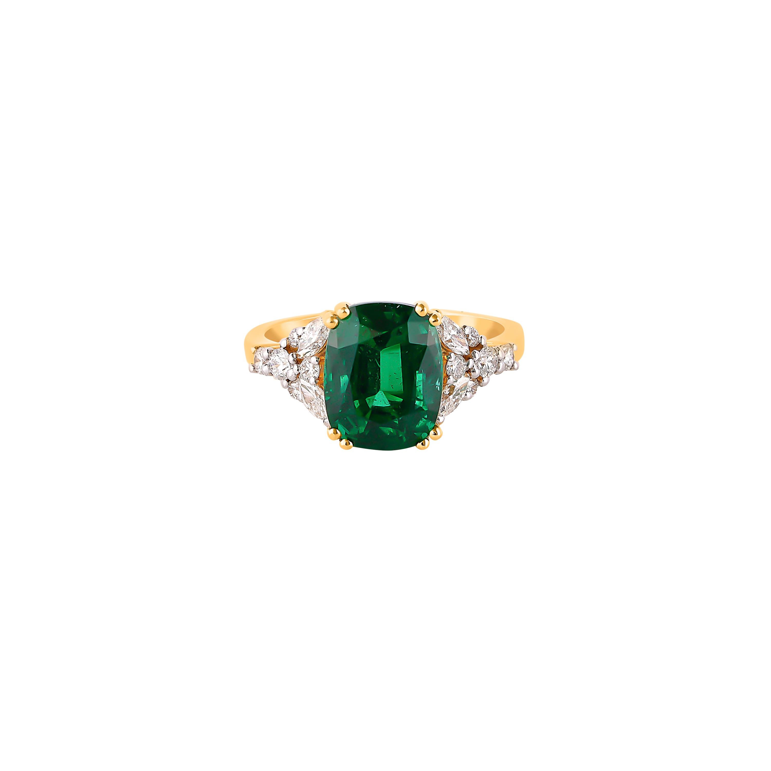 GRS-zertifizierter 3,8 Karat sambischer Smaragd & Diamant-Ring aus 18 Karat Gelbgold im Zustand „Neu“ im Angebot in Hong Kong, HK
