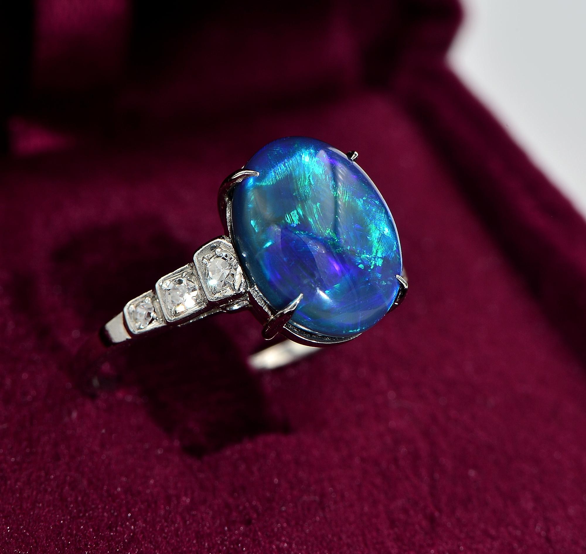 Vintage 3.87 Ct Australian Black  Blue Green Opal Diamond Platinum ring In Good Condition For Sale In Napoli, IT