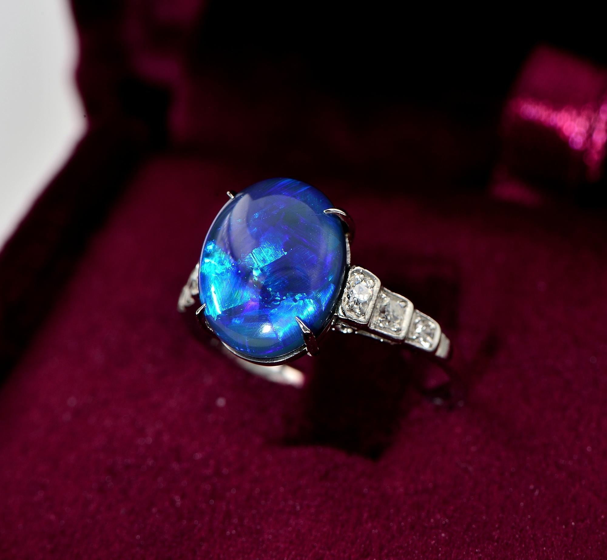 Vintage 3.87 Ct Australian Black  Blue Green Opal Diamond Platinum ring For Sale 1