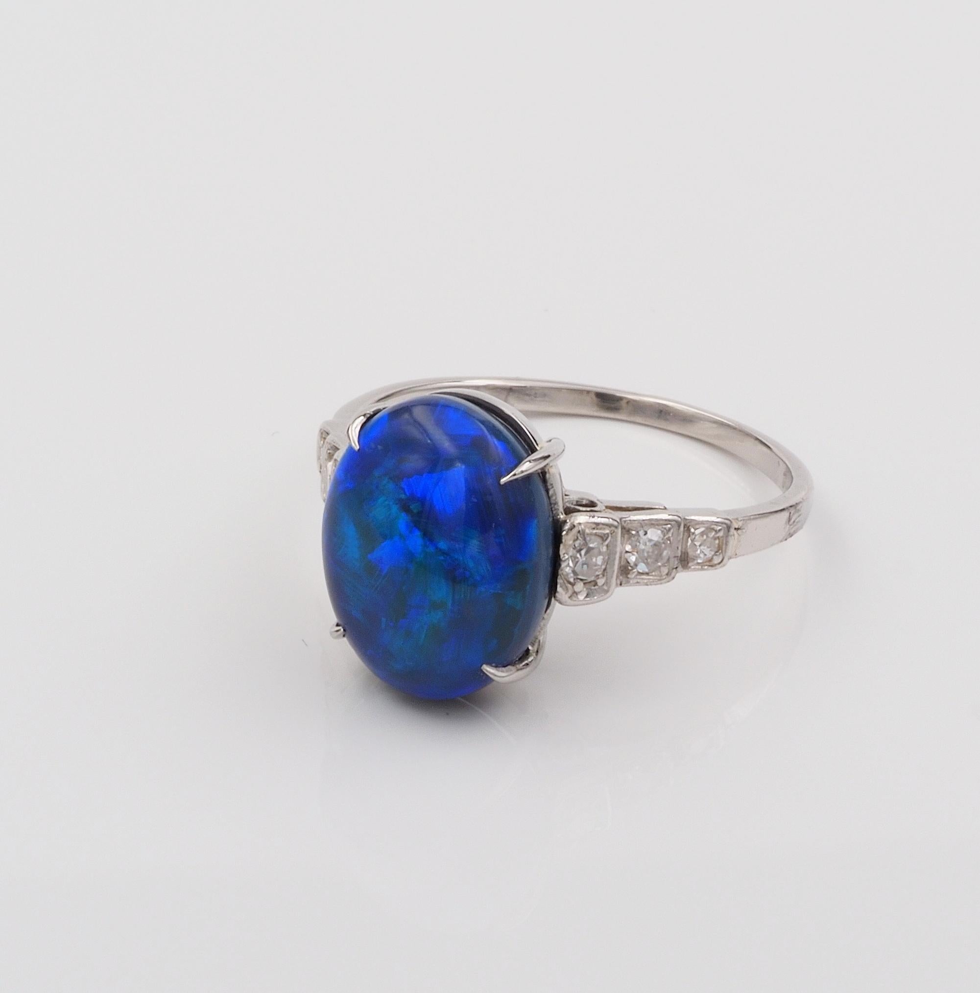 Vintage 3.87 Ct Australian Black  Blue Green Opal Diamond Platinum ring For Sale 2