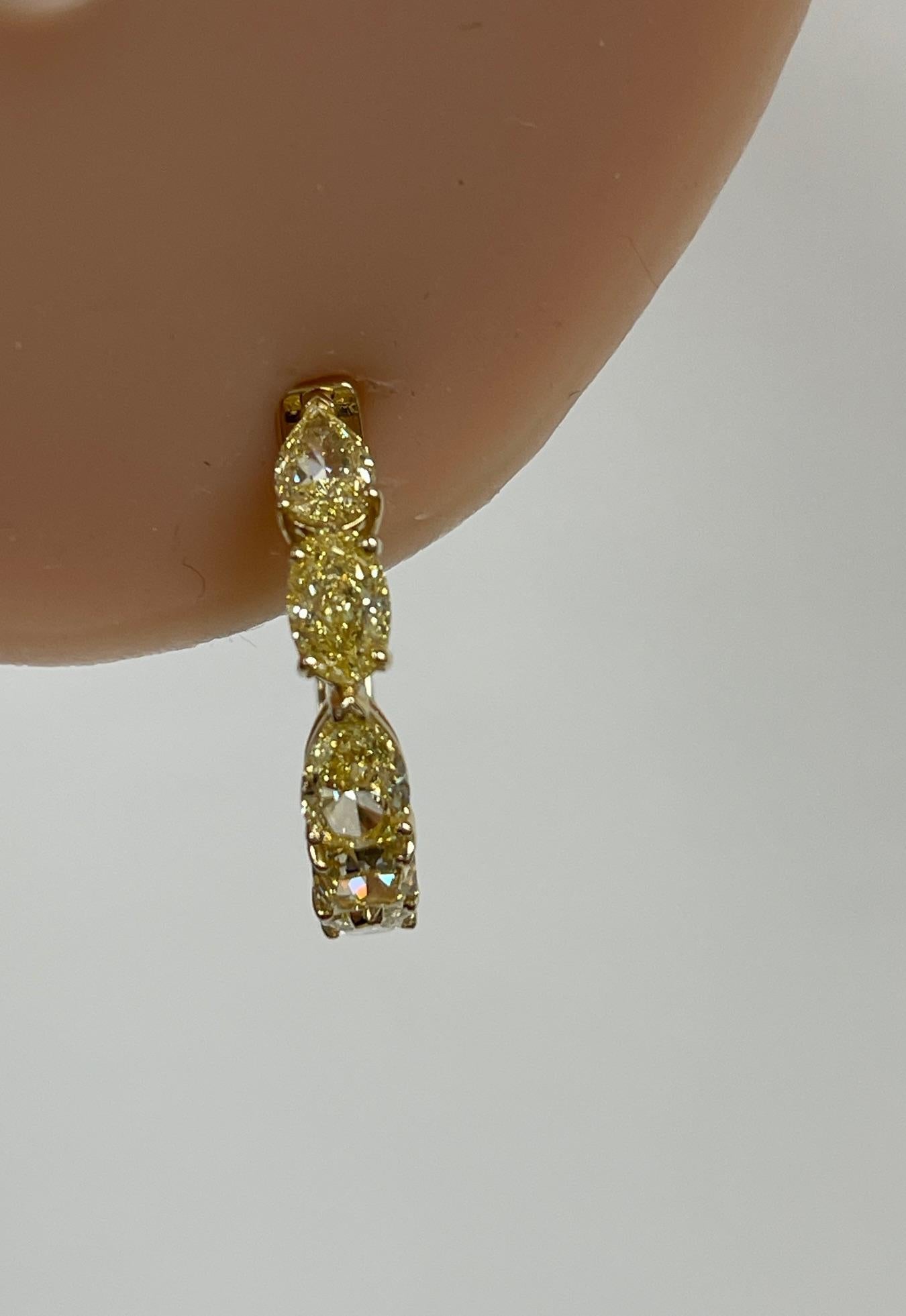 3,87 Ctw. Créoles fantaisie en or jaune 14 carats avec diamants jaunes de forme fantaisie en vente 5
