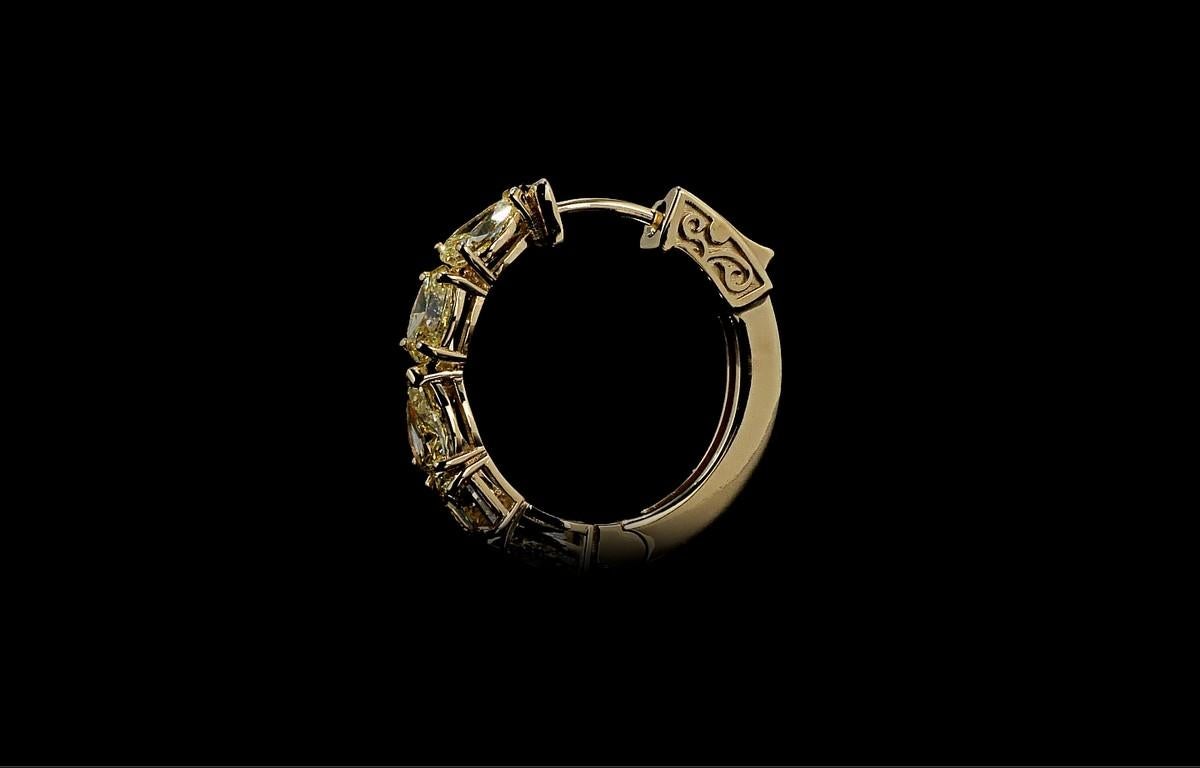 Taille brillant 3,87 Ctw. Créoles fantaisie en or jaune 14 carats avec diamants jaunes de forme fantaisie en vente
