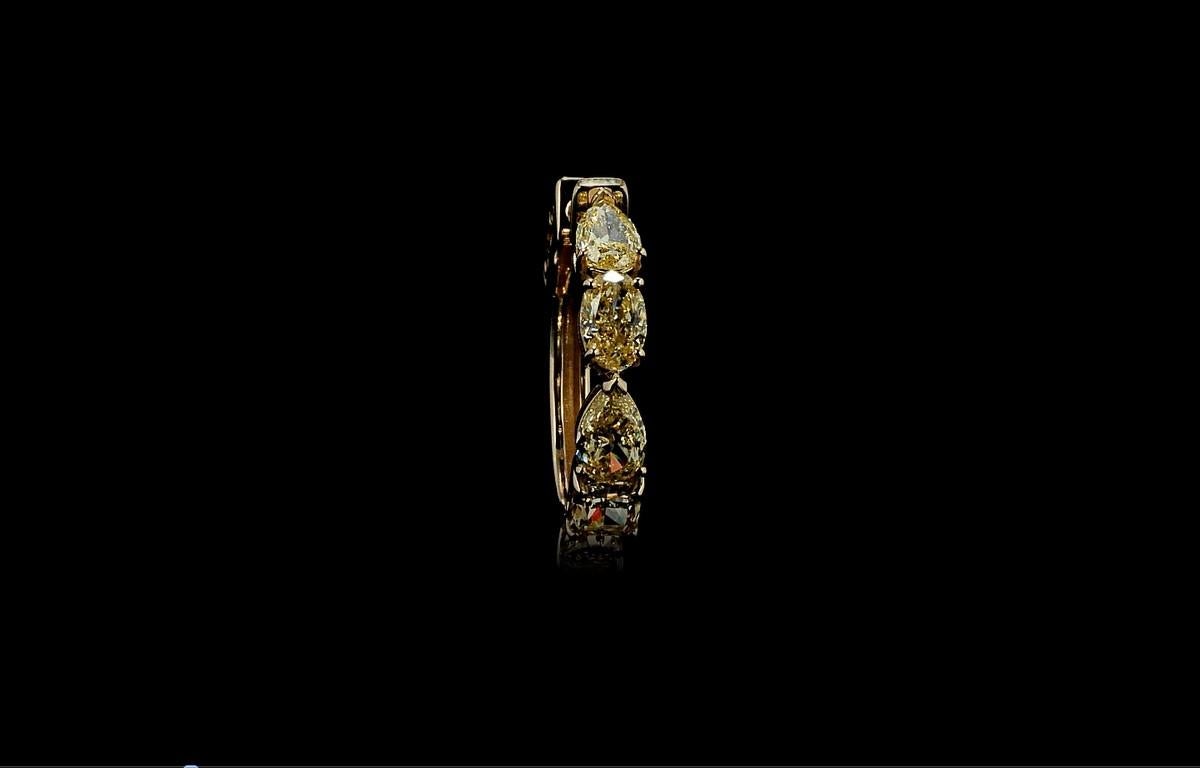 3,87 Ctw. Créoles fantaisie en or jaune 14 carats avec diamants jaunes de forme fantaisie Neuf - En vente à San Francisco, CA