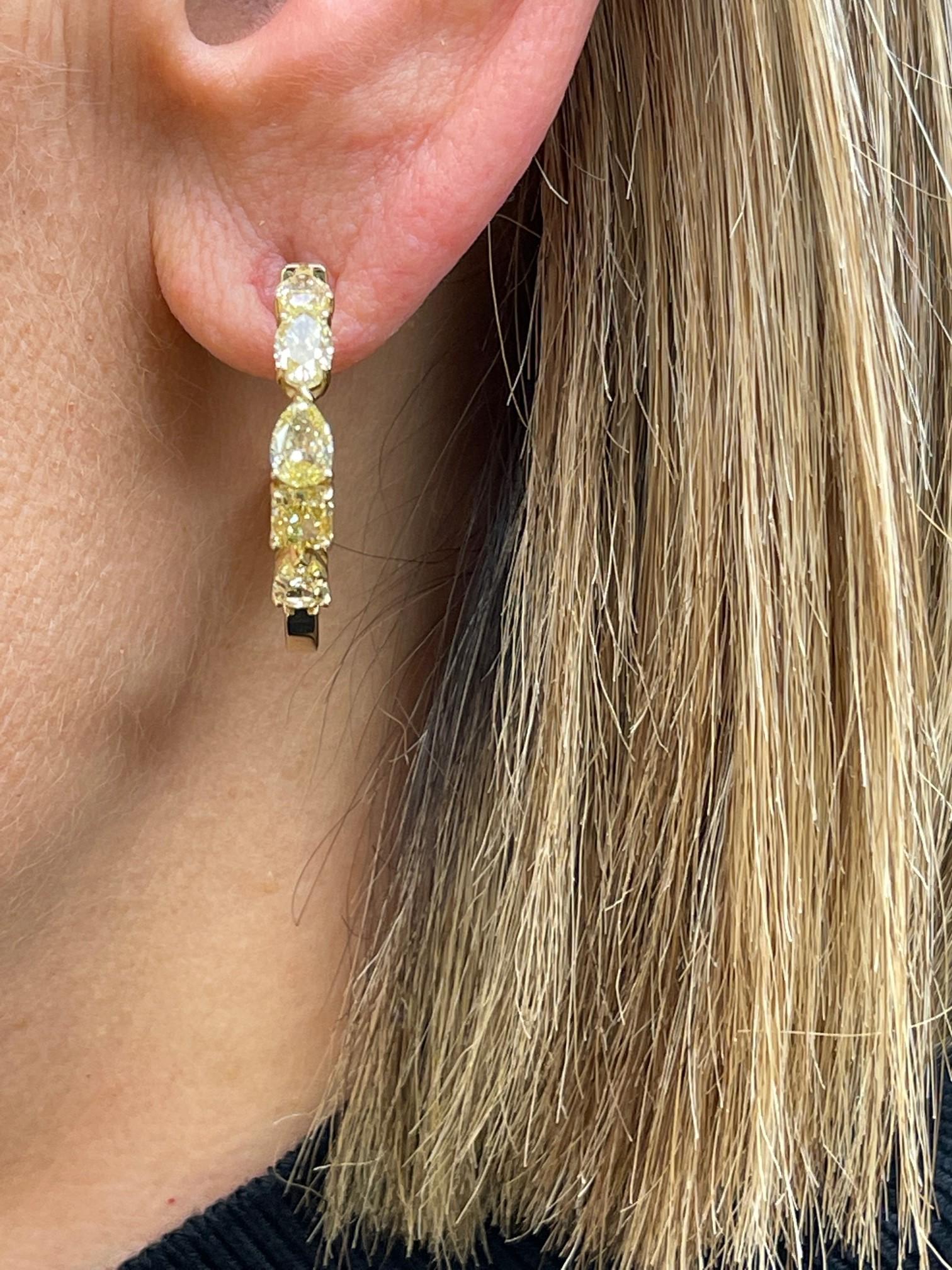 3,87 Ctw. Créoles fantaisie en or jaune 14 carats avec diamants jaunes de forme fantaisie en vente 1