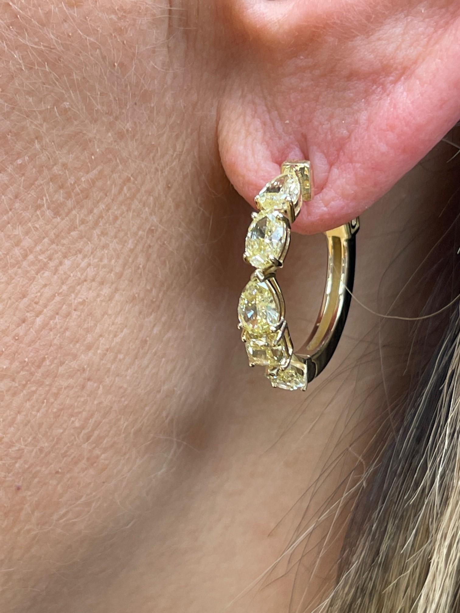 3,87 Ctw. Créoles fantaisie en or jaune 14 carats avec diamants jaunes de forme fantaisie en vente 2