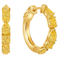 3,87 Ctw. Orecchini a cerchio con diamante giallo a forma di fantasia in oro giallo 14 carati