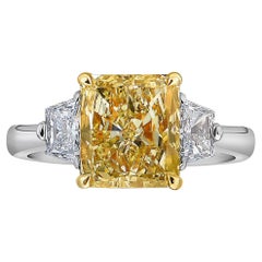 Bague à trois pierres jaune fantaisie VVS2 avec diamants de 3,87 carats