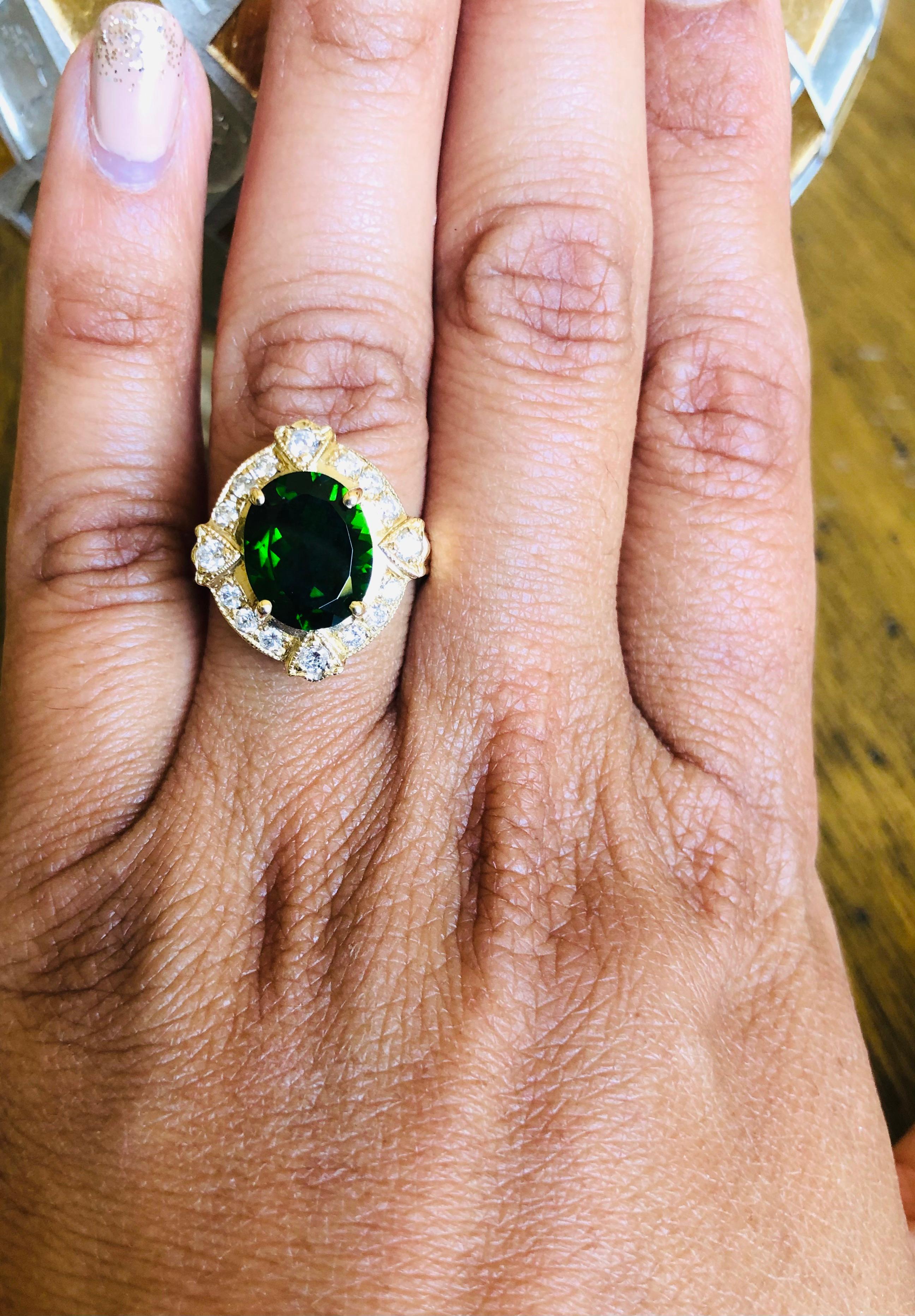 Contemporary 3.88 Carat Chrome Diopside Diamond 14 Karat Yellow Gold Ring For Sale