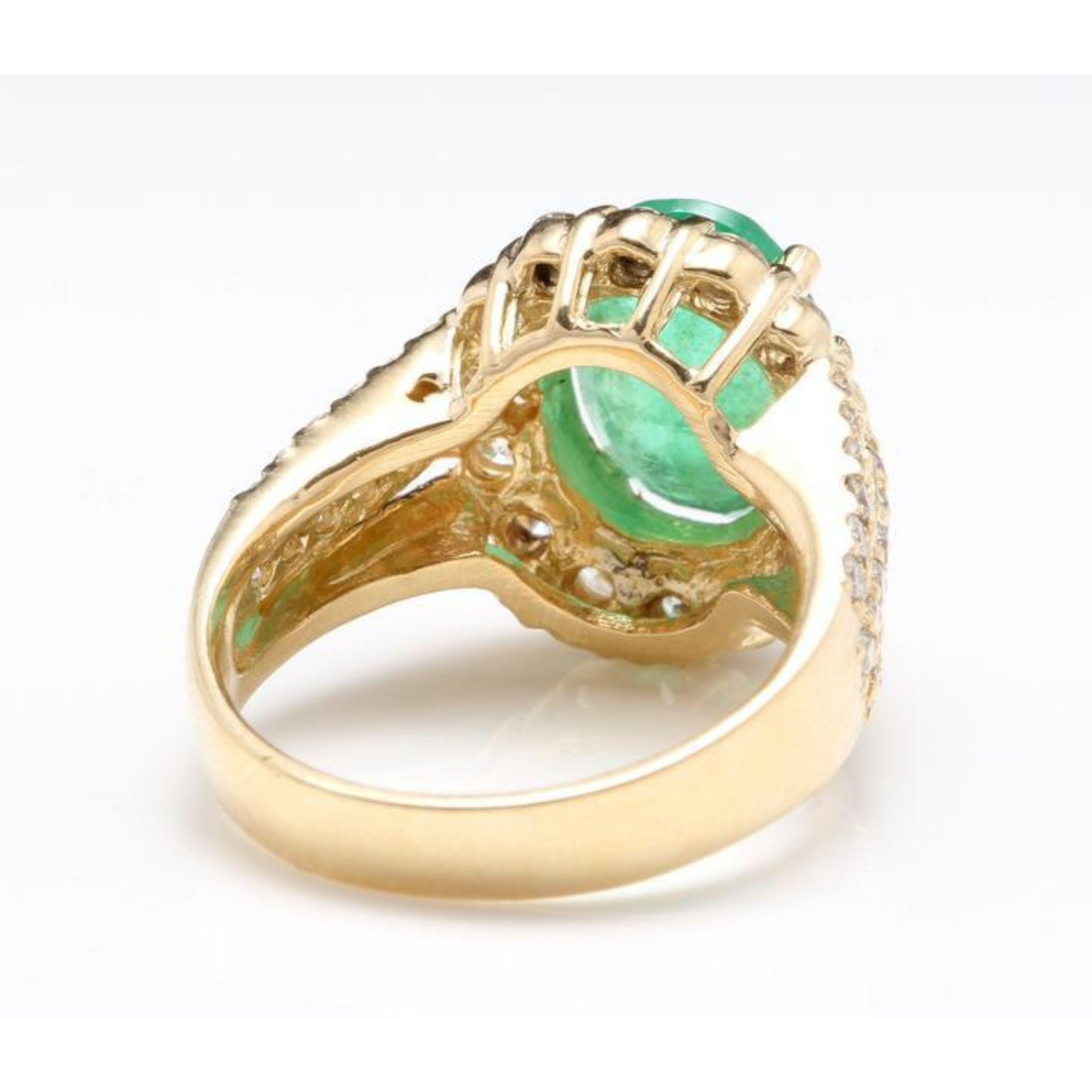 3.88 Carat Natural Emerald and Diamond 14 Karat Solid Yellow Gold Ring In New Condition For Sale In Los Angeles, CA