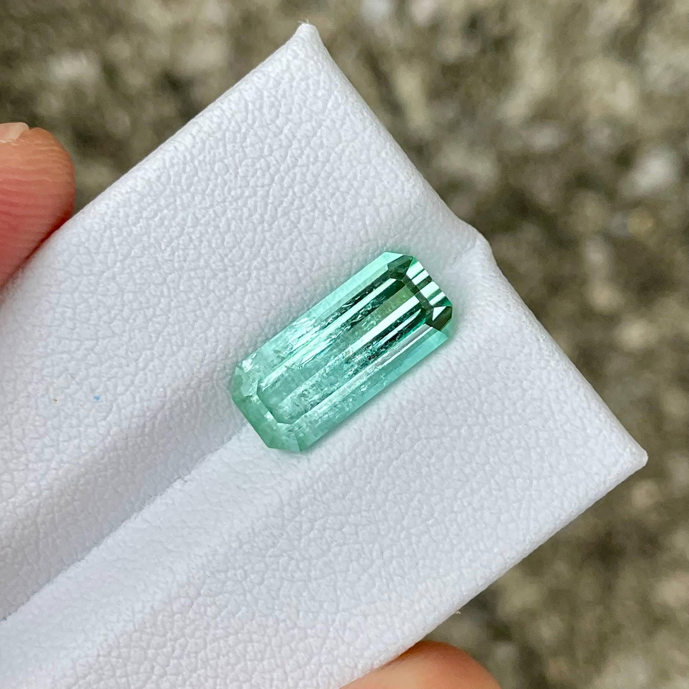 Taille émeraude 3.88 carats Seafoam Tourmaline Stone Emerald Cut Afghan Gemstone en vente