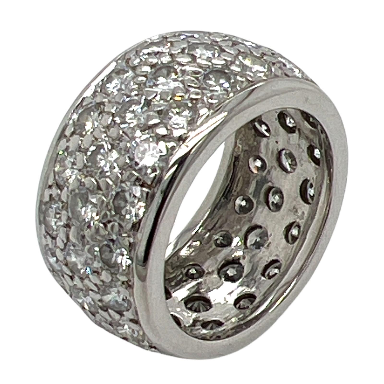 Alliance d'éternité en or blanc 18 carats avec diamants ronds brillants de 3,88 carats Neuf - En vente à Boca Raton, FL