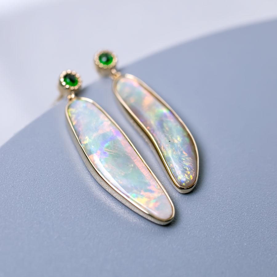 3.88ct Australian Solid Opal Tsavorite Drop Earrings 14K Yellow Gold Primer corte en venta