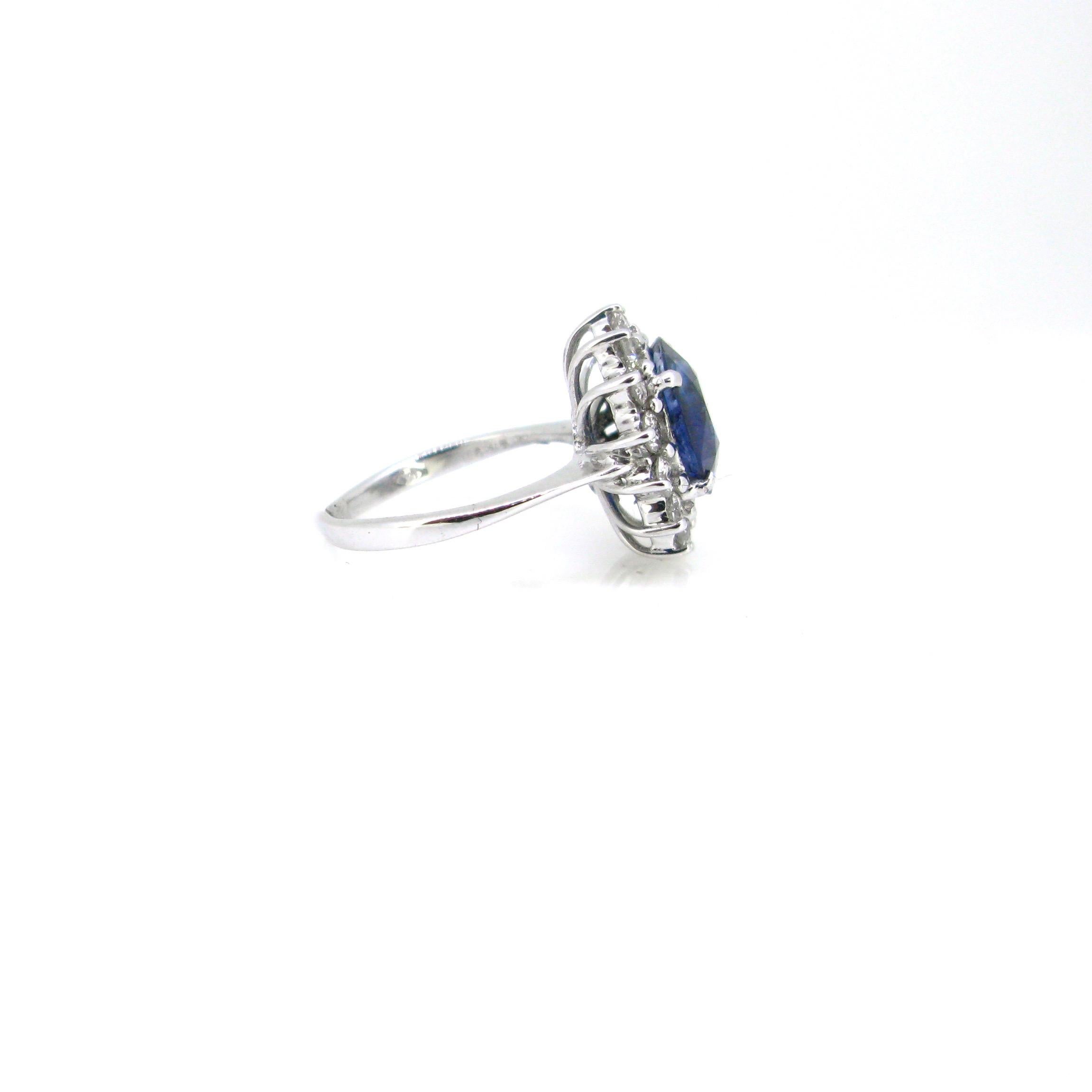 3.88 Carat Sapphire Diamond Cluster Ring, 18 Karat White Gold In Excellent Condition In London, GB