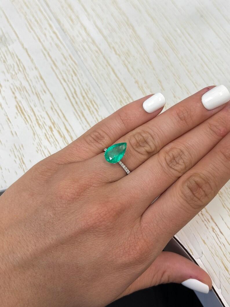 Esmeralda colombiana verde mediana de 3,89 quilates 13,5x9 - Gema del mes de mayo talla pera en venta 2