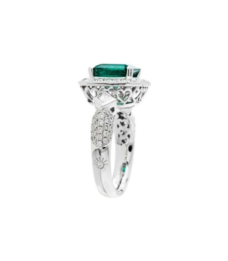 3.89 Carat Emerald Cut Colombian Emerald and Diamond Ring in 18 Karat White Gold In New Condition For Sale In Nassau, BS