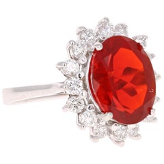 Anillo de cóctel de oro blanco de 14 quilates con diamante ópalo de fuego de 3,89 quilates