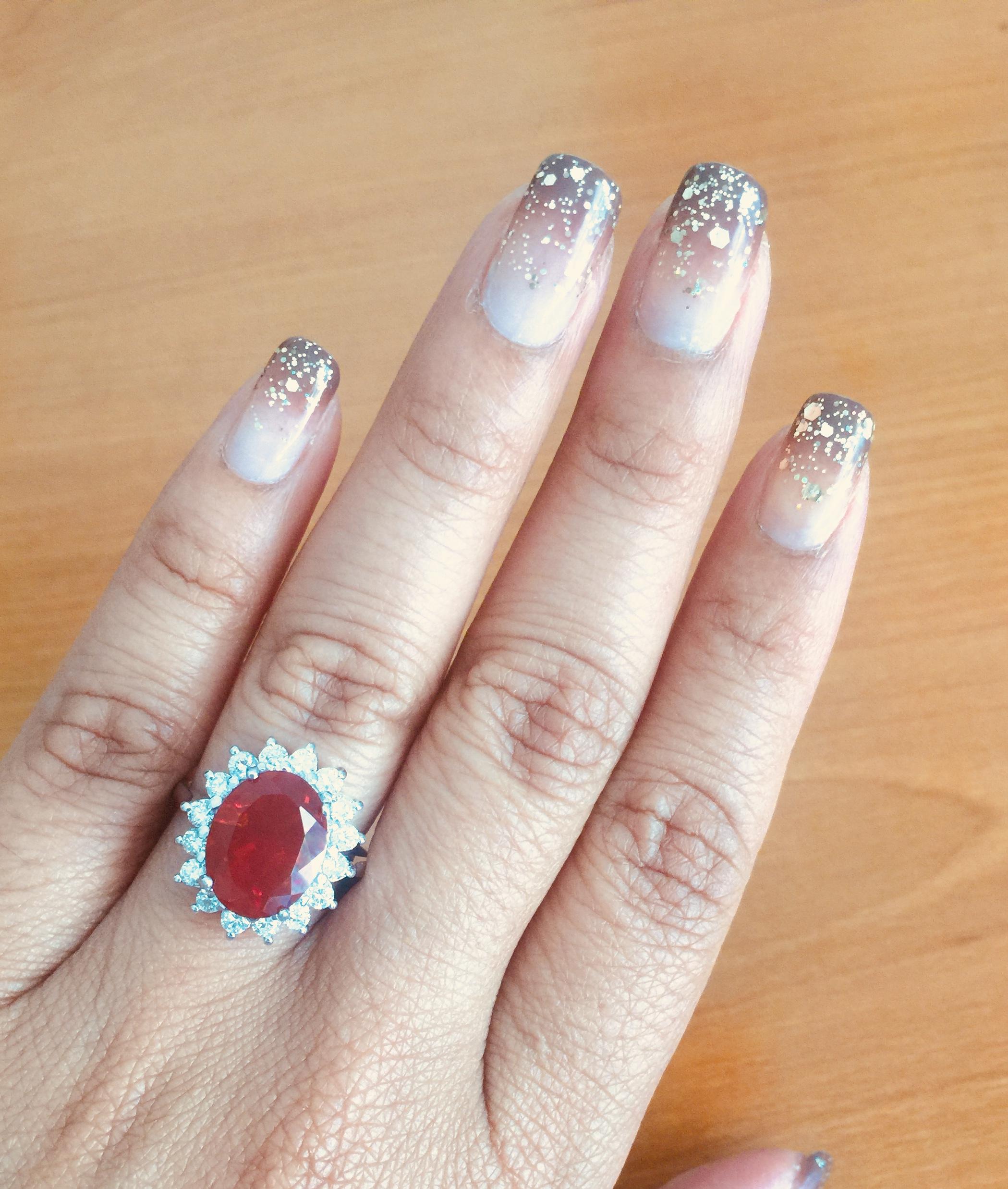 Bague cocktail en or blanc 14 carats avec opale de feu de 3,89 carats et diamants Pour femmes en vente