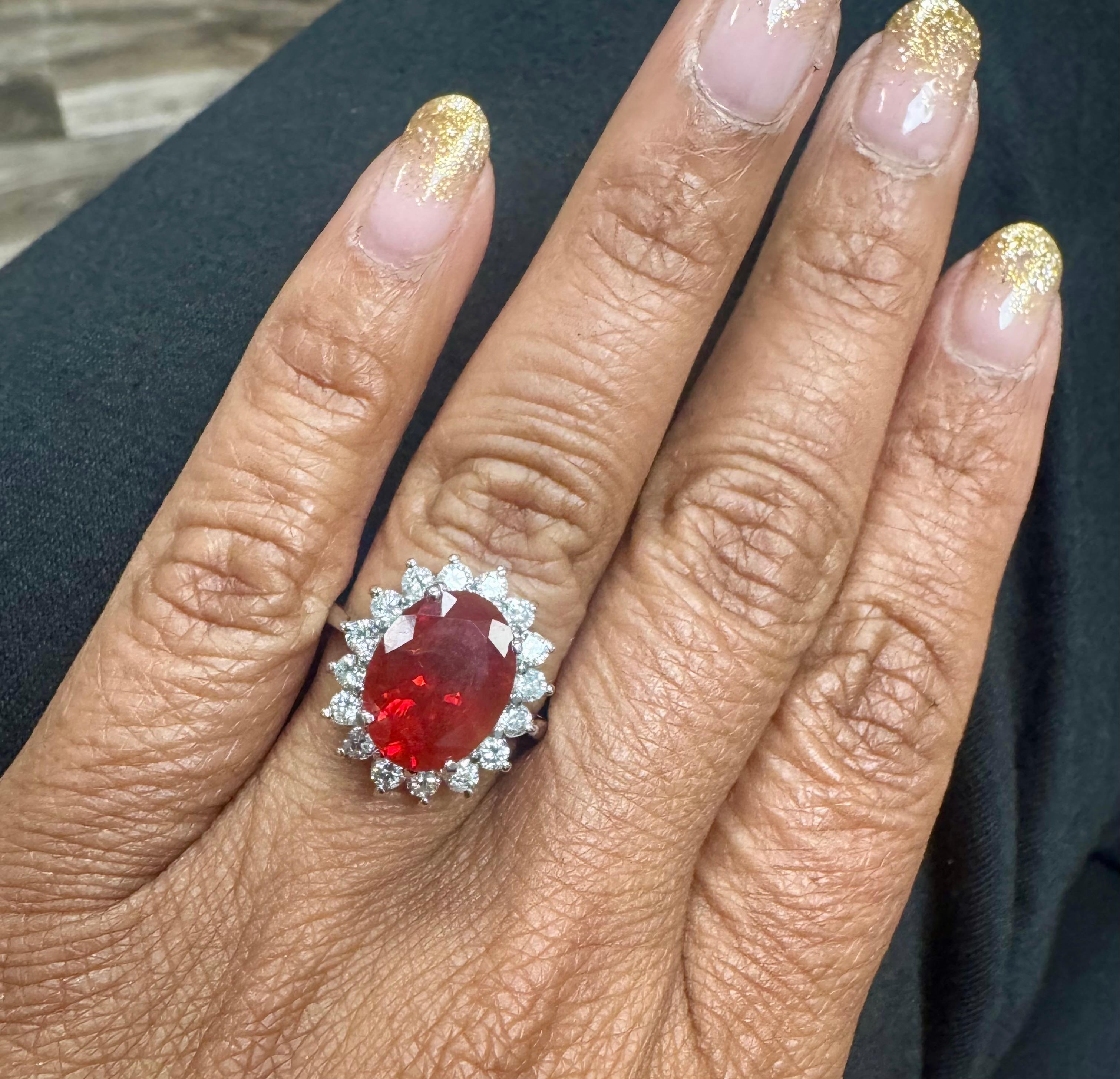 Bague cocktail en or blanc 14 carats avec opale de feu de 3,89 carats et diamants en vente 2