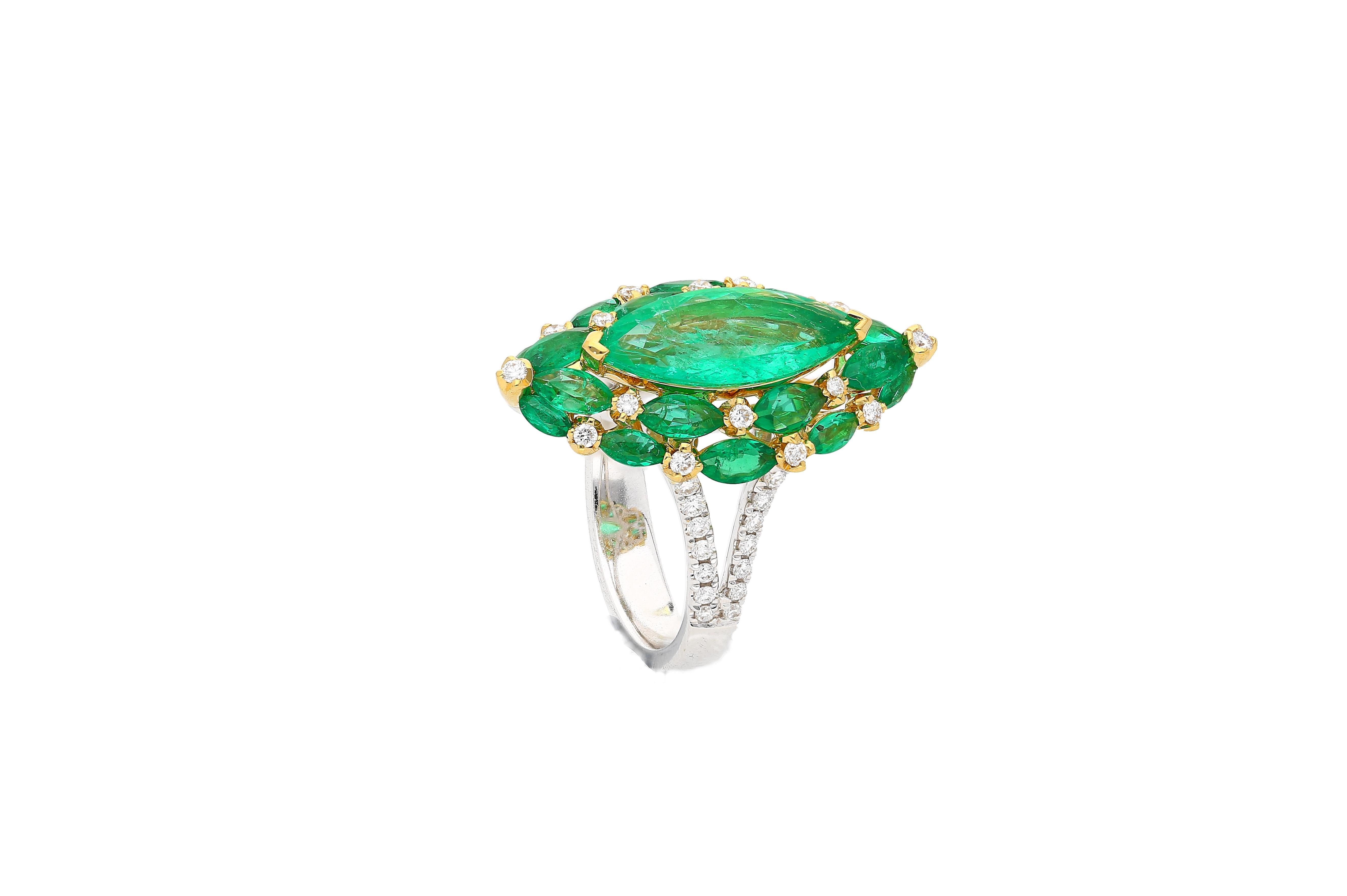 3.89 Carat Marquise Cut Natural Colombian Emerald And Diamond V Shape 18K Ring For Sale 3