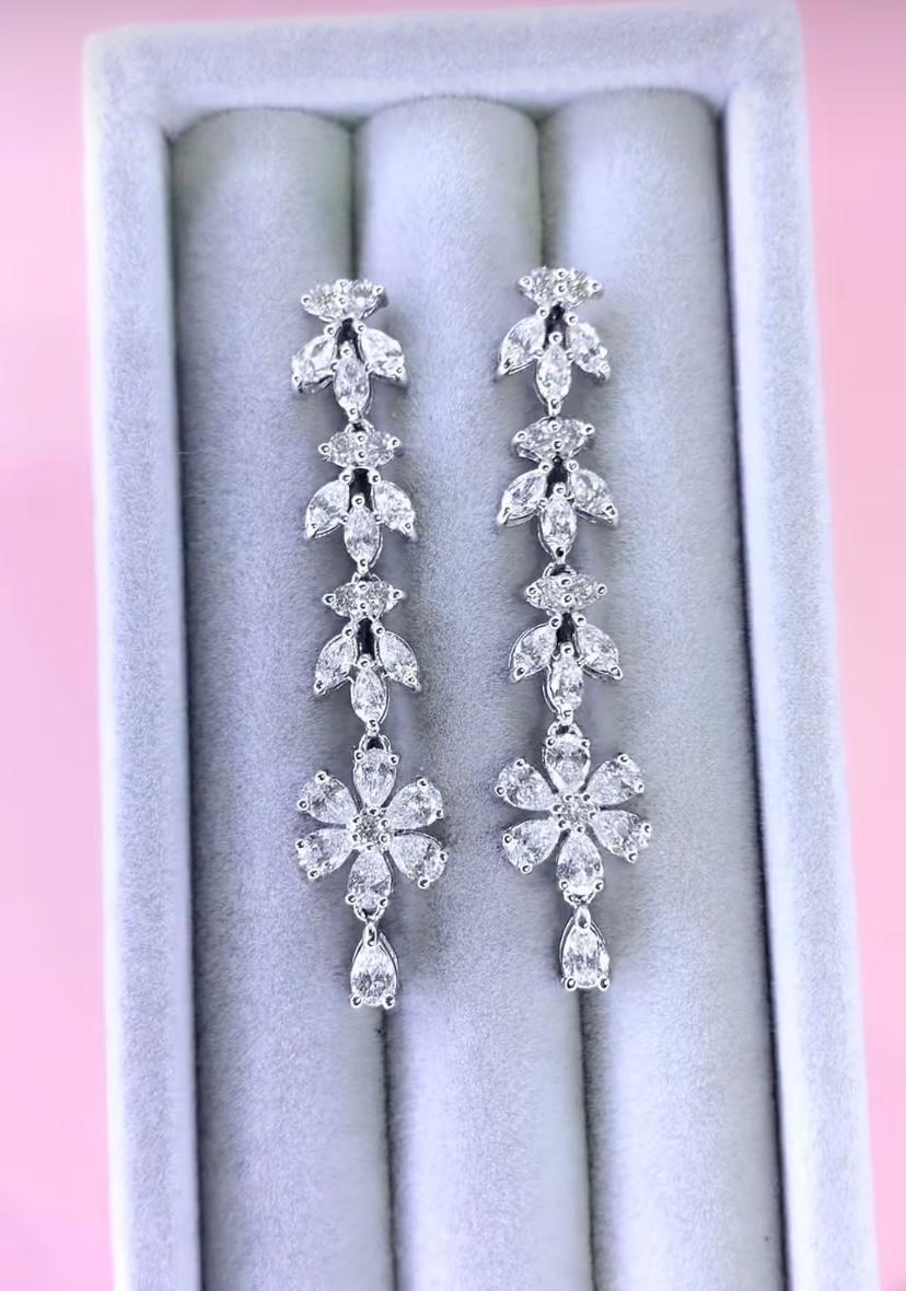 Taglio misto Orecchini con fiori in oro 18K con diamanti naturali da 3,89 carati in vendita