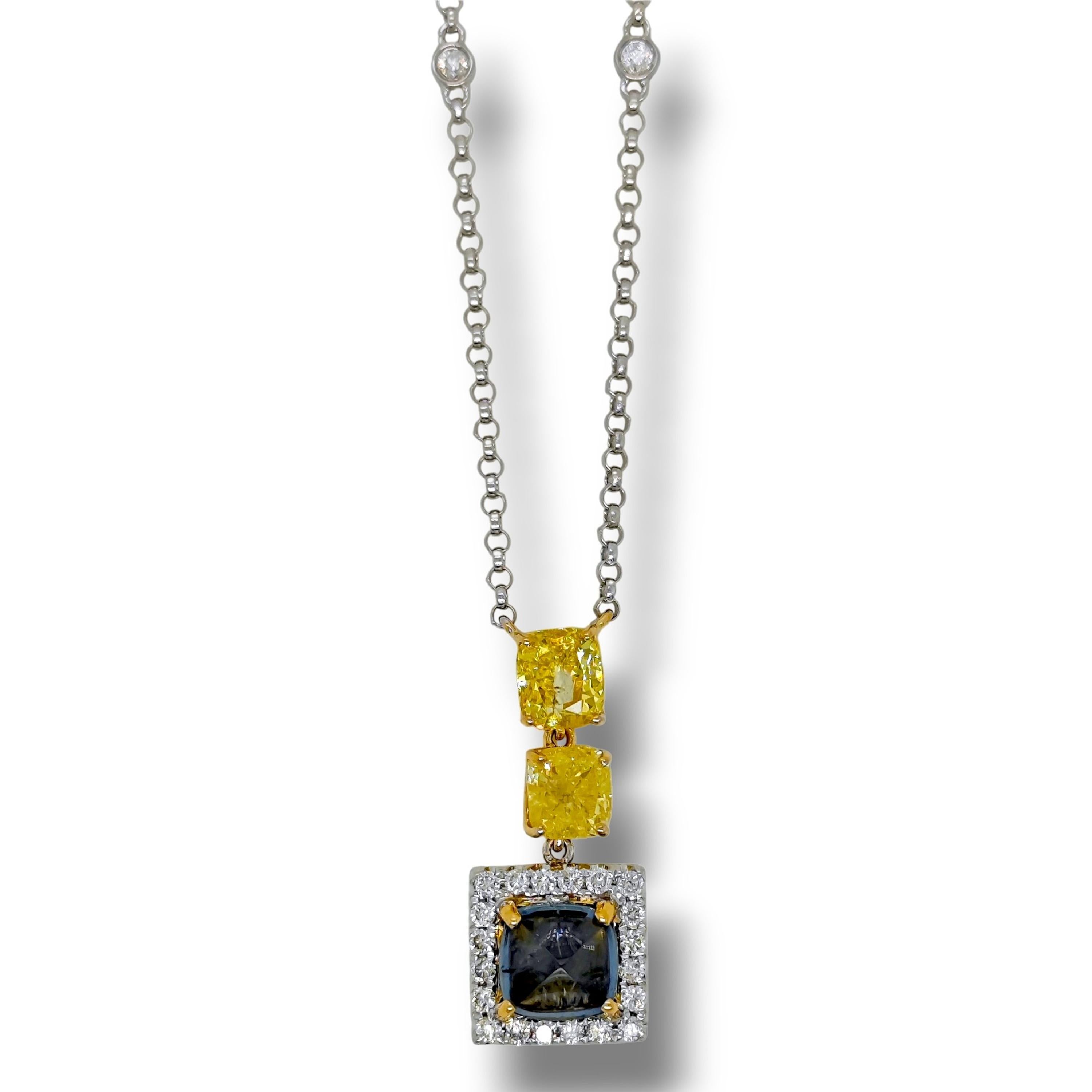 Collana in oro bianco con zaffiro Sugarloaf da 3,89 carati e diamanti fantasia In condizioni Nuovo in vendita a New York, NY