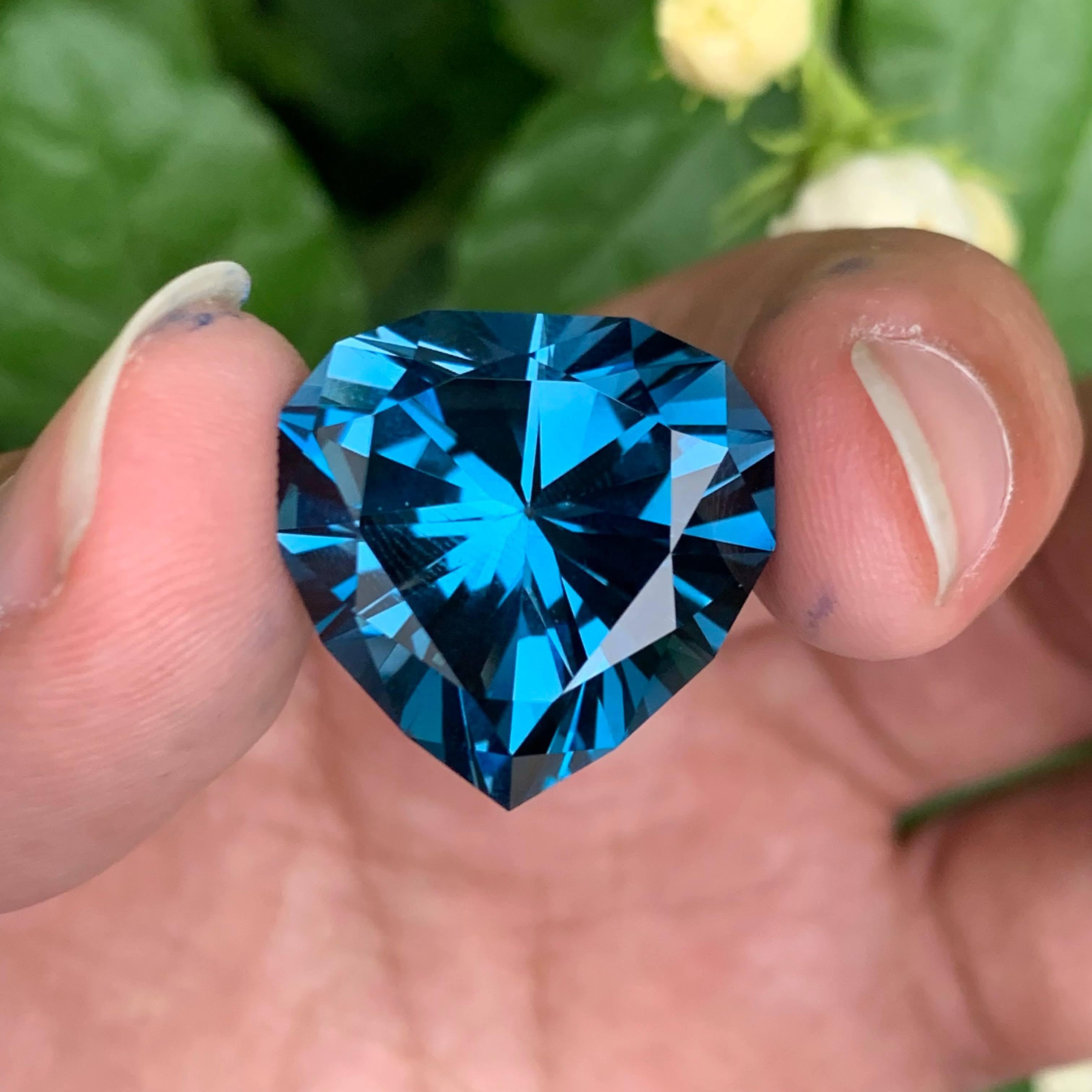 Taille cœur Pierre topaze de Londres bleue taille cœur de 38,95 carats, pierre précieuse naturelle de Madagascar en vente