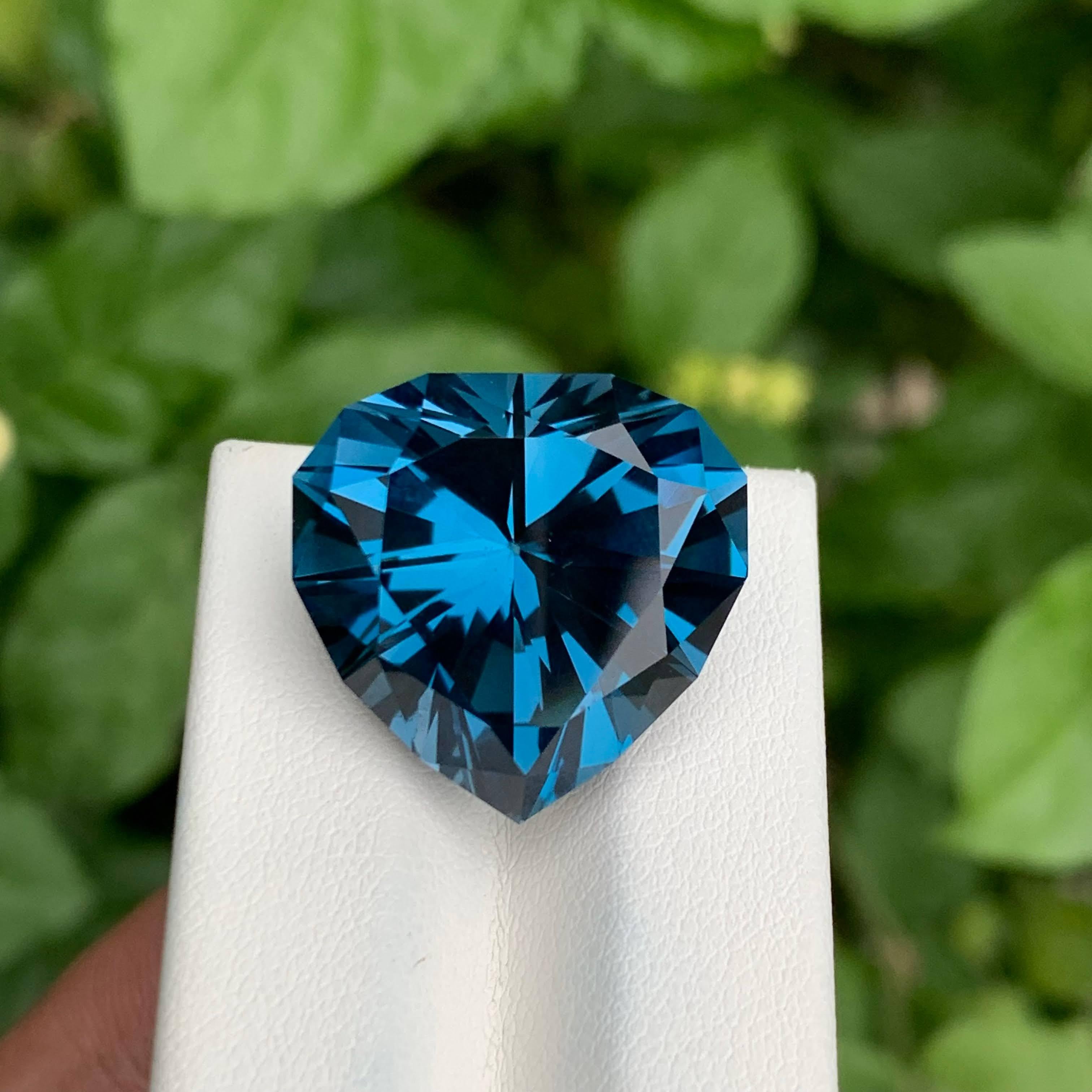 Pierre topaze de Londres bleue taille cœur de 38,95 carats, pierre précieuse naturelle de Madagascar Unisexe en vente