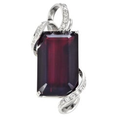 Pendentif en or blanc 18 carats, grenat rhodolite de 38,98 carats et diamants