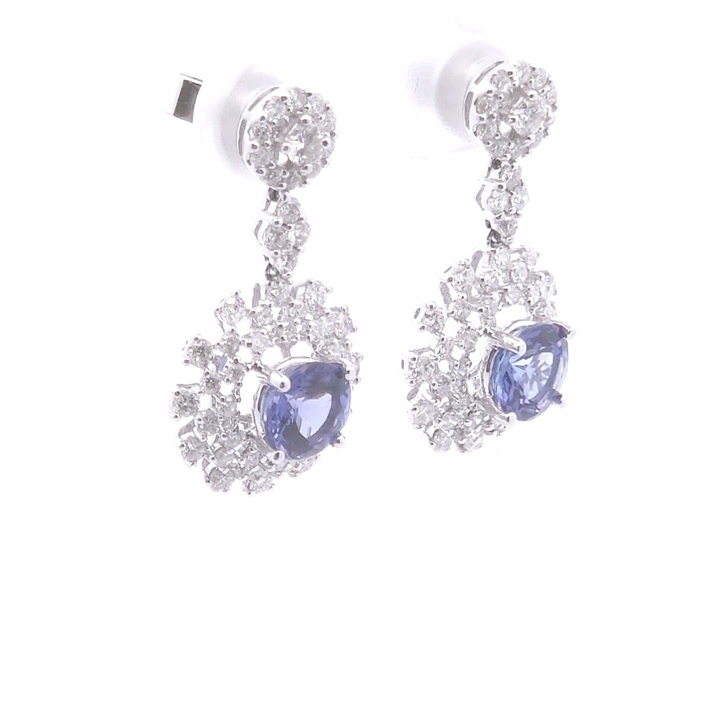Taglio rotondo Orecchini con diamante aureolato rotondo e tanzanite da 3,89 carati in WG 18k in vendita
