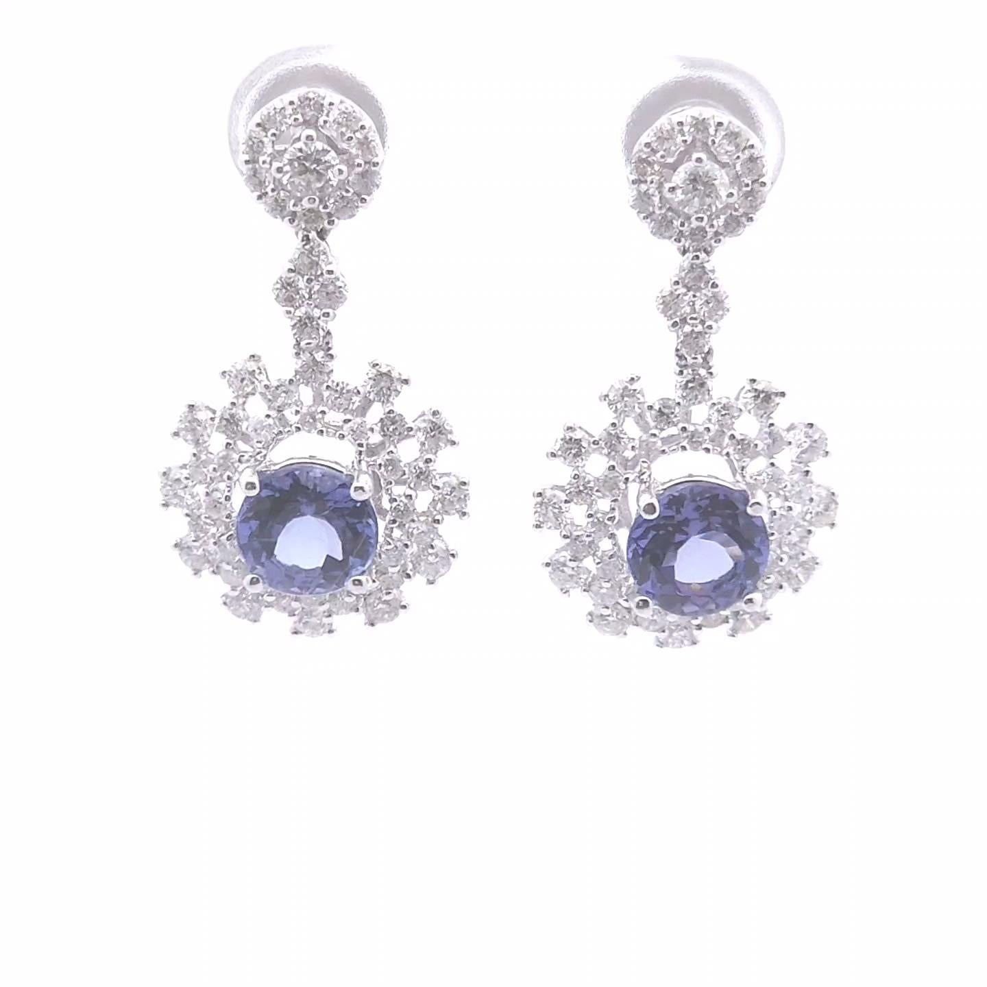 Orecchini con diamante aureolato rotondo e tanzanite da 3,89 carati in WG 18k In condizioni Nuovo in vendita a Tustin, CA