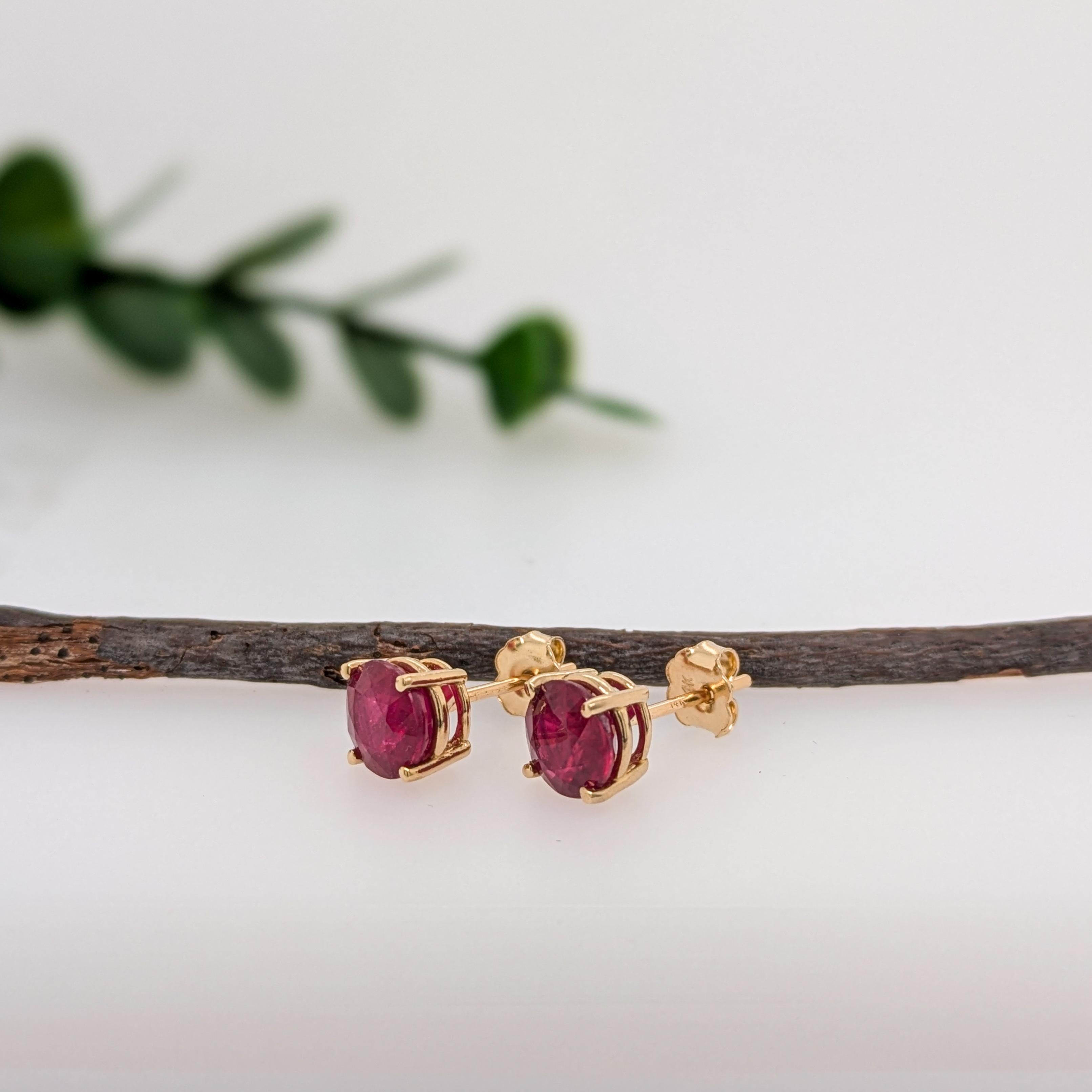 Borchie solitarie rotonde da 7 mm con rubini del Madagascar da 3,8 carati, incastonati in oro massiccio 14K. Un pezzo audace ed elegante per tutti i giorni. Una bellissima idea regalo per il compleanno di luglio.

Specifiche:

Tipo di articolo: