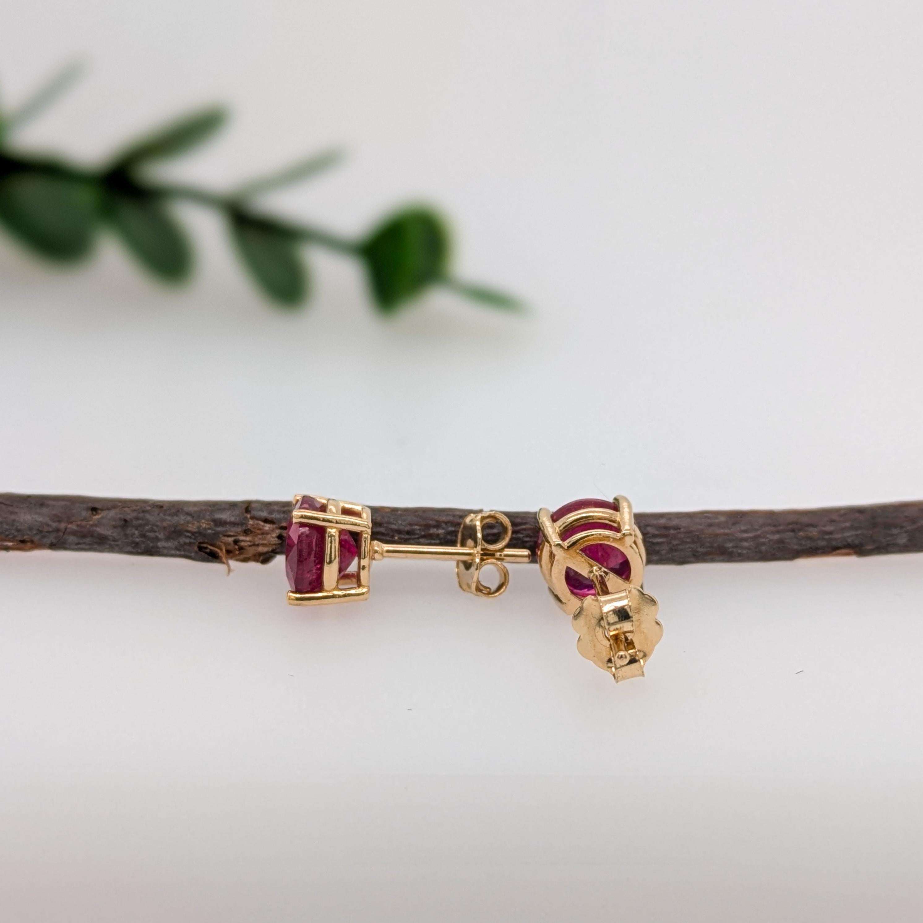 Taglio rotondo Borchie rotonde da 7 mm - Rubino Madagascar solitario in oro massiccio 14K, gioielli per tutti i giorni in vendita