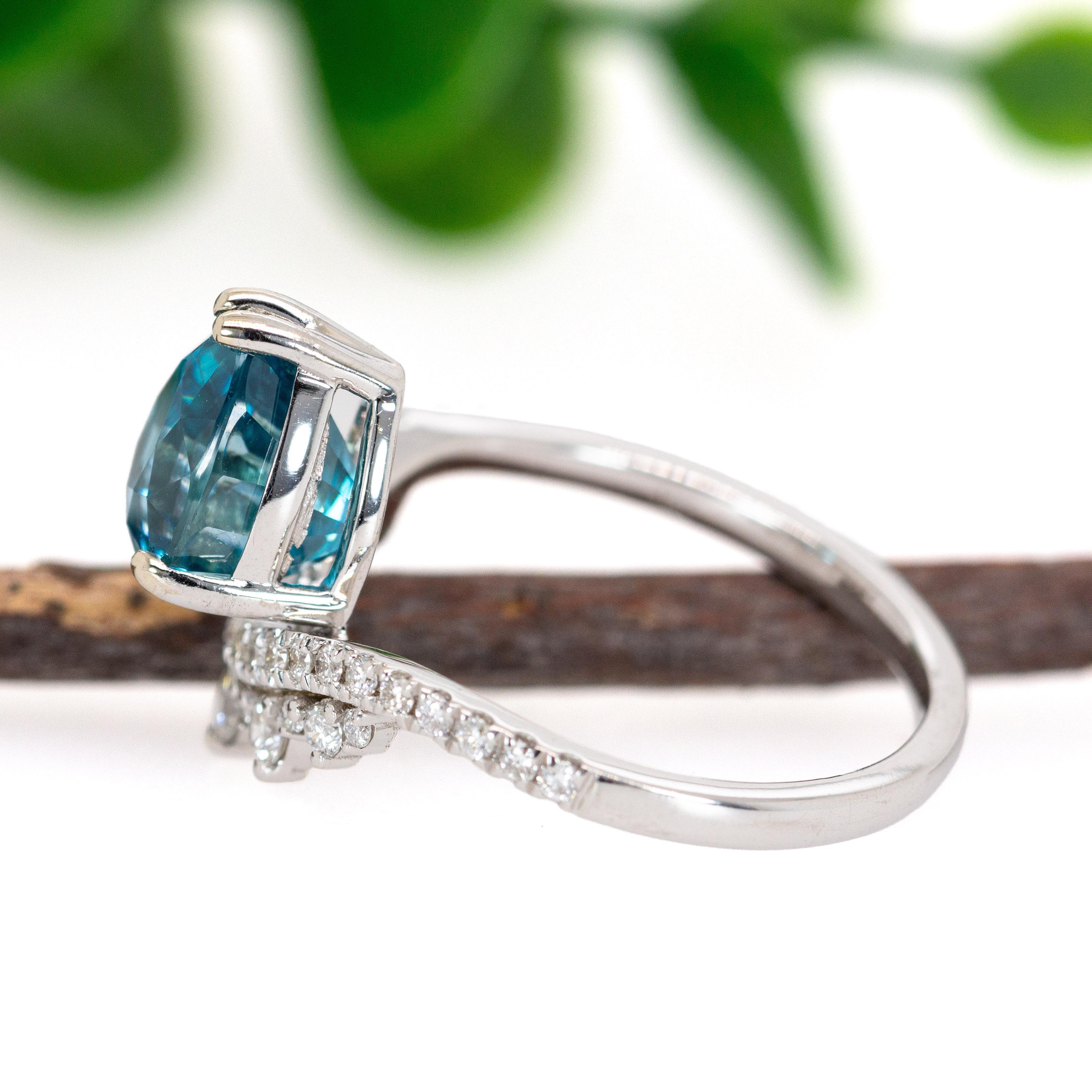 Bague en or massif 14 carats avec zircon bleu de 3,8 carats et diamants extraits de la terre  PE 9x7mm Pour femmes en vente