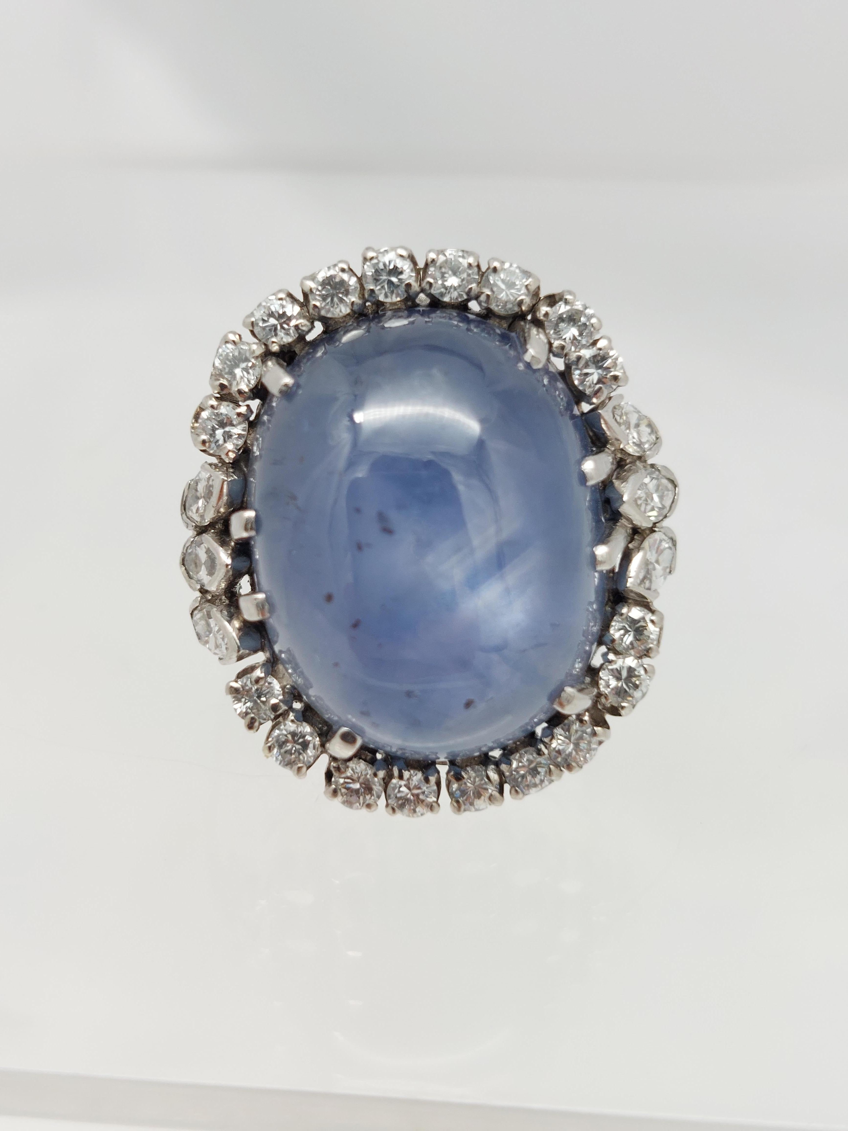 Artigiano Anello in platino con zaffiro blu Star Ceppylon e diamanti 38CTS Nature senza calore in vendita