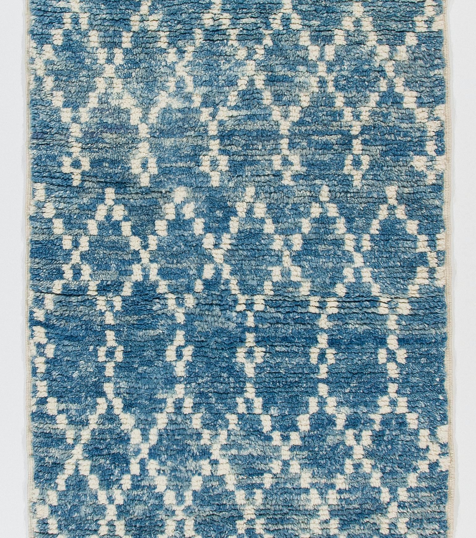 3.8x13.8 ft Modern Moroccan Runner Rug in Light Blue. Handmade Corridor Carpet In New Condition For Sale In Spring Valley, NY