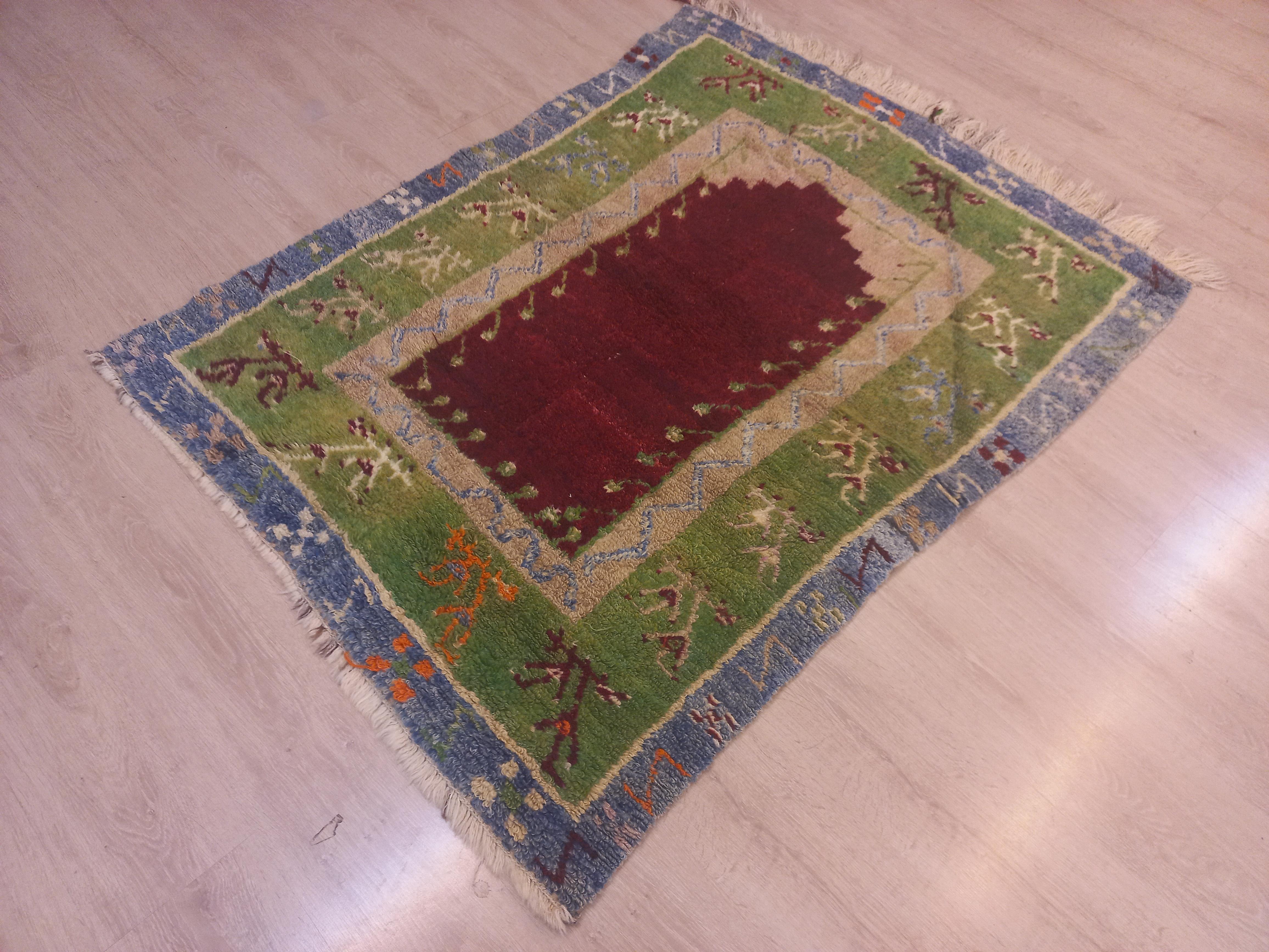 3.8x5.2 Ft Vintage Handmade Unique Turkish Tulu Rug with Niche Design, 100% Lana In condizioni buone in vendita a Spring Valley, NY