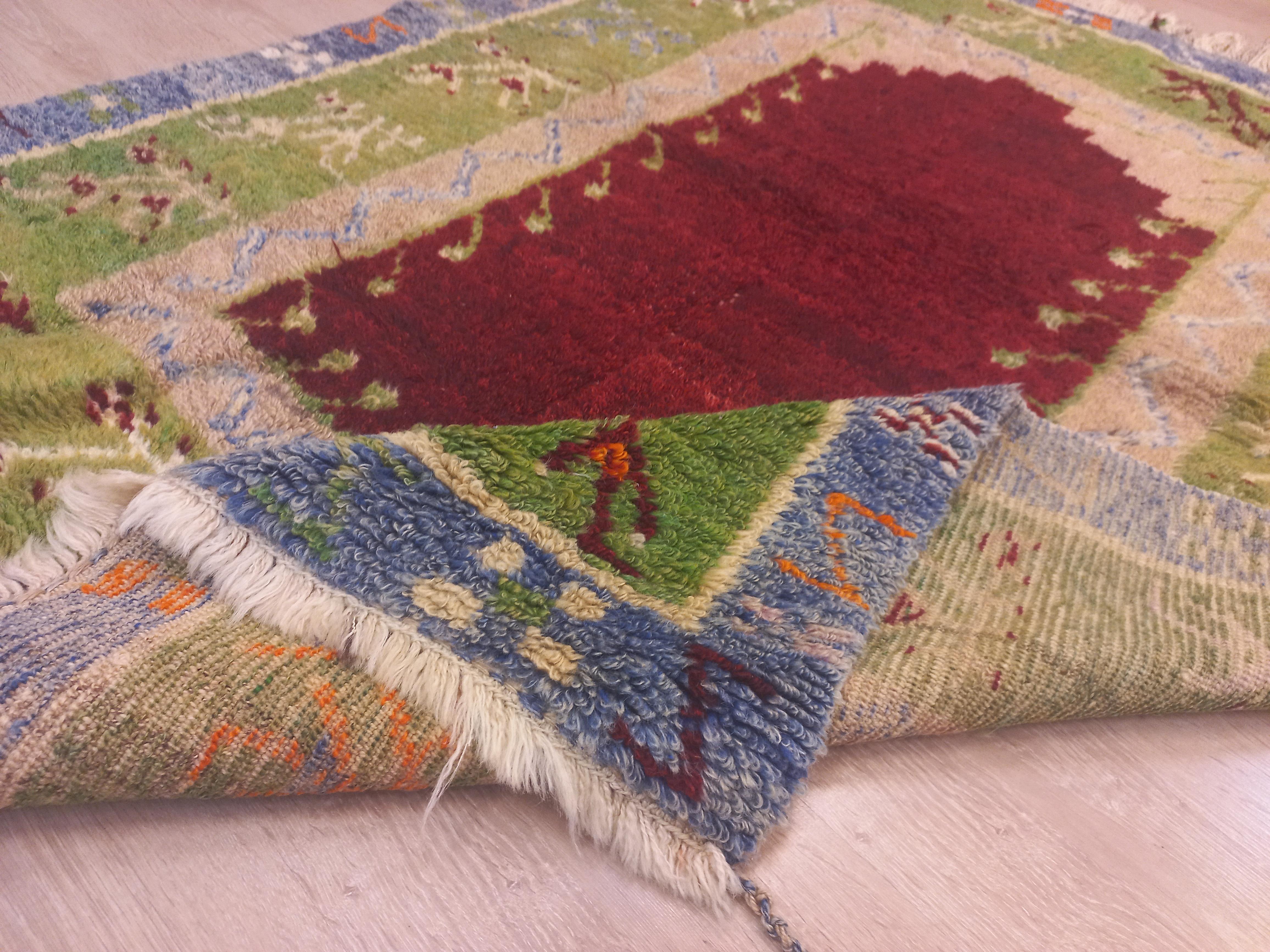 Metà XX secolo 3.8x5.2 Ft Vintage Handmade Unique Turkish Tulu Rug with Niche Design, 100% Lana in vendita
