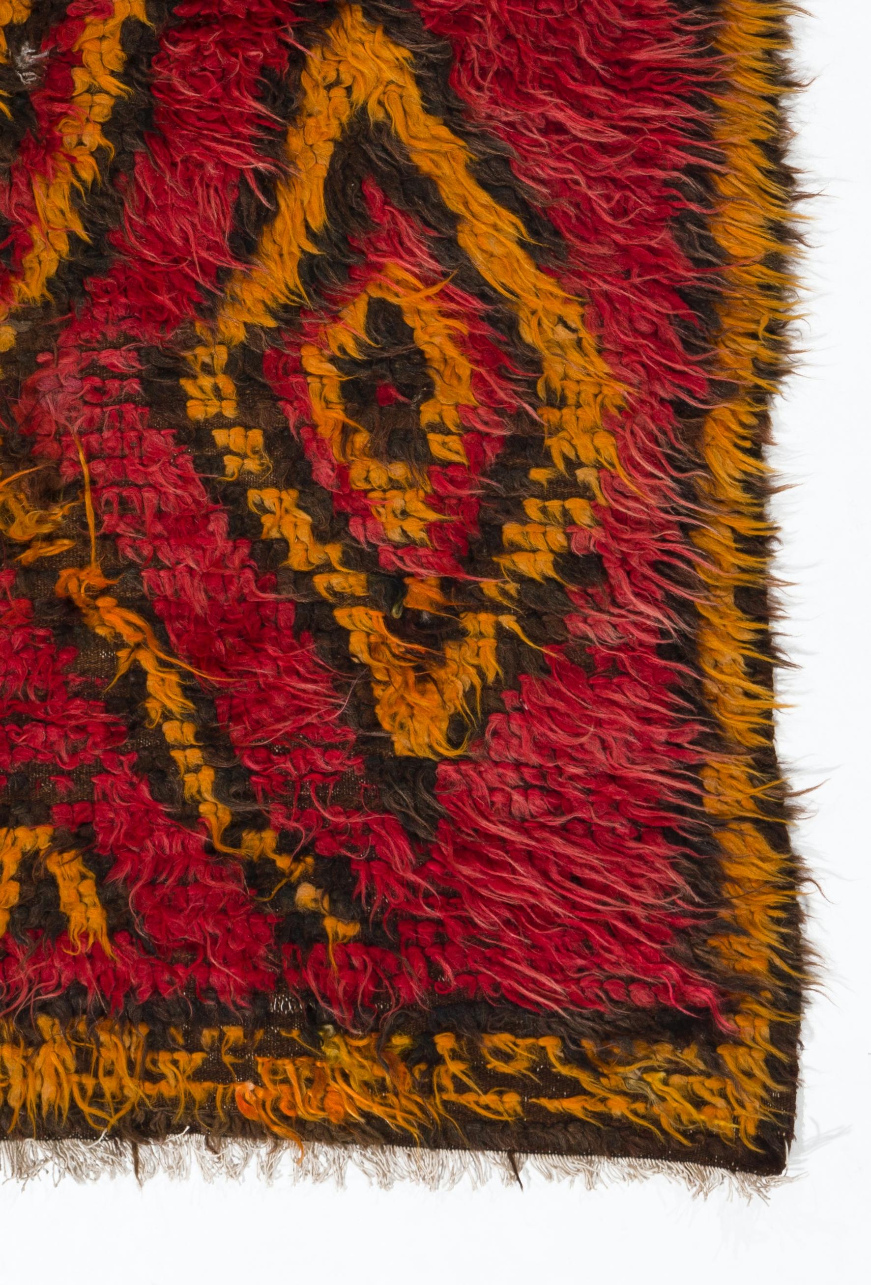 3.8x5.5 Ft Funky One-of-a-Kind Vintage Tulu Rug in Red, Orange, Brown, 100% Wool In Good Condition For Sale In Philadelphia, PA