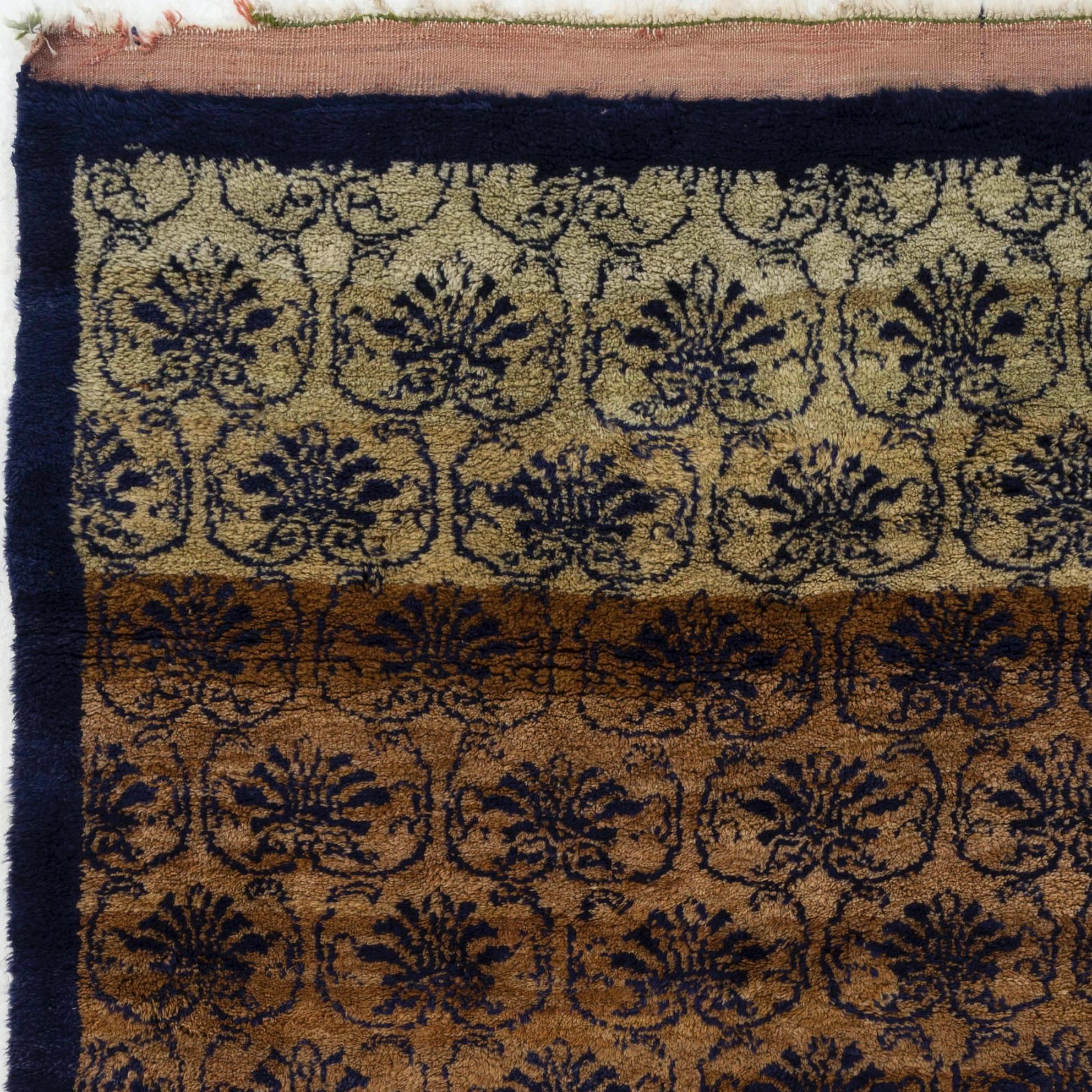 Tissé à la main 3.8x6 Ft Vintage Handmade Unique Turkish Tulu Rug in Camel and Navy, All Wool en vente