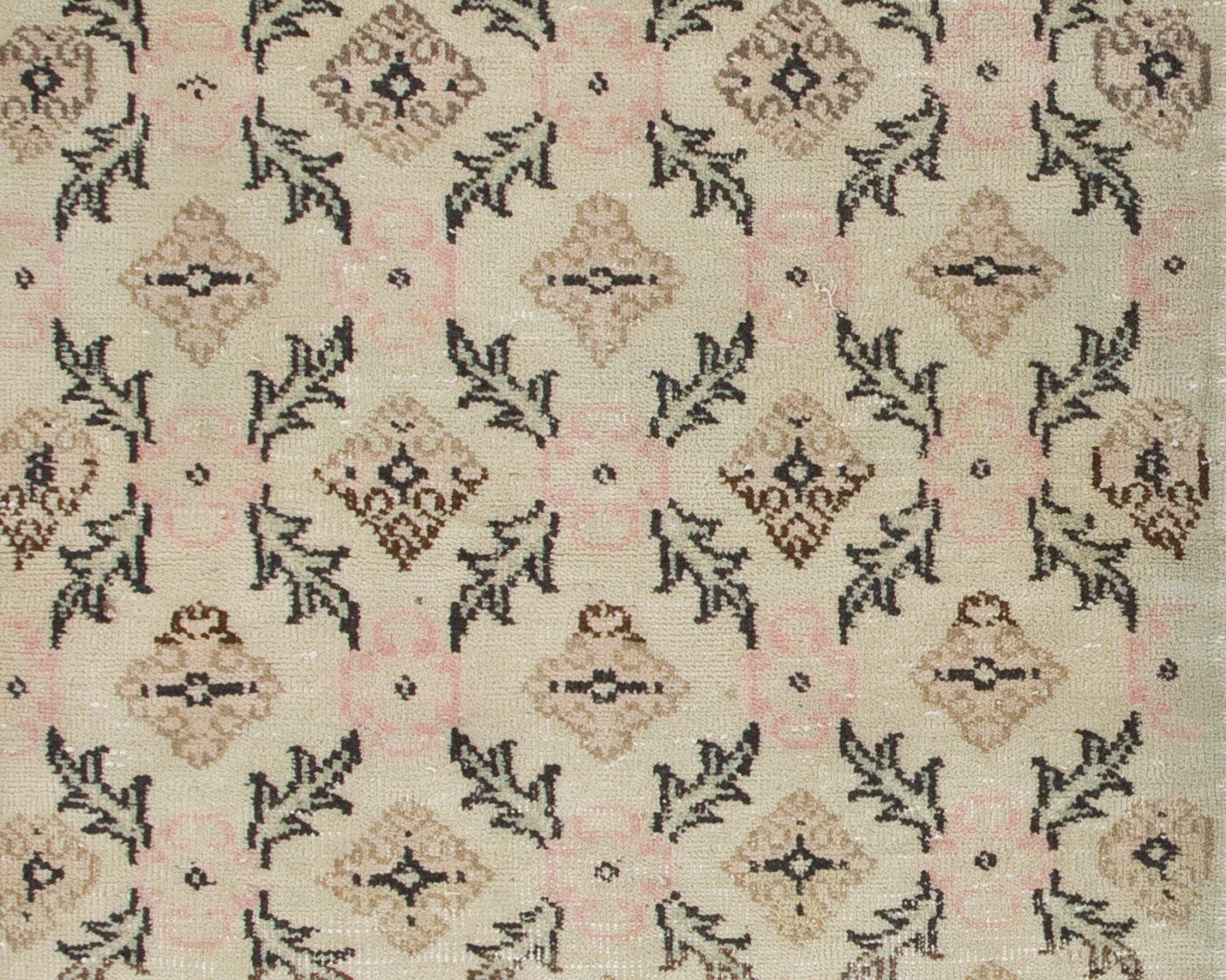 3.8x6.4 Ft Vintage Floral Handmade Teppich in Beige, Brown, Schwarz, Grün und Rosa (Türkisch) im Angebot