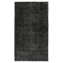 Tappeto vintage 3.8x6.5 Ft sovratinto in nero per interni moderni. Realizzato a mano in Turchia